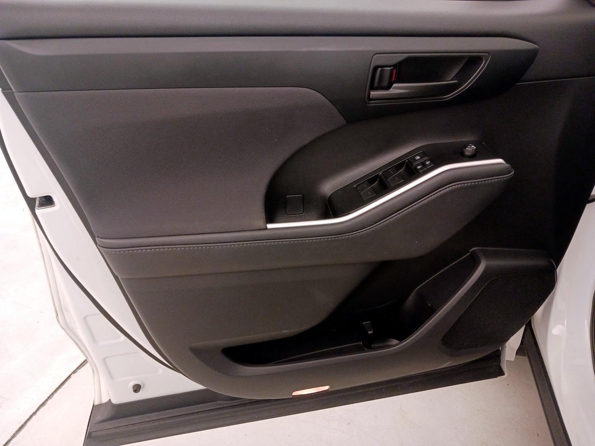 Thumbnail: 2020 Toyota Highlander - 12