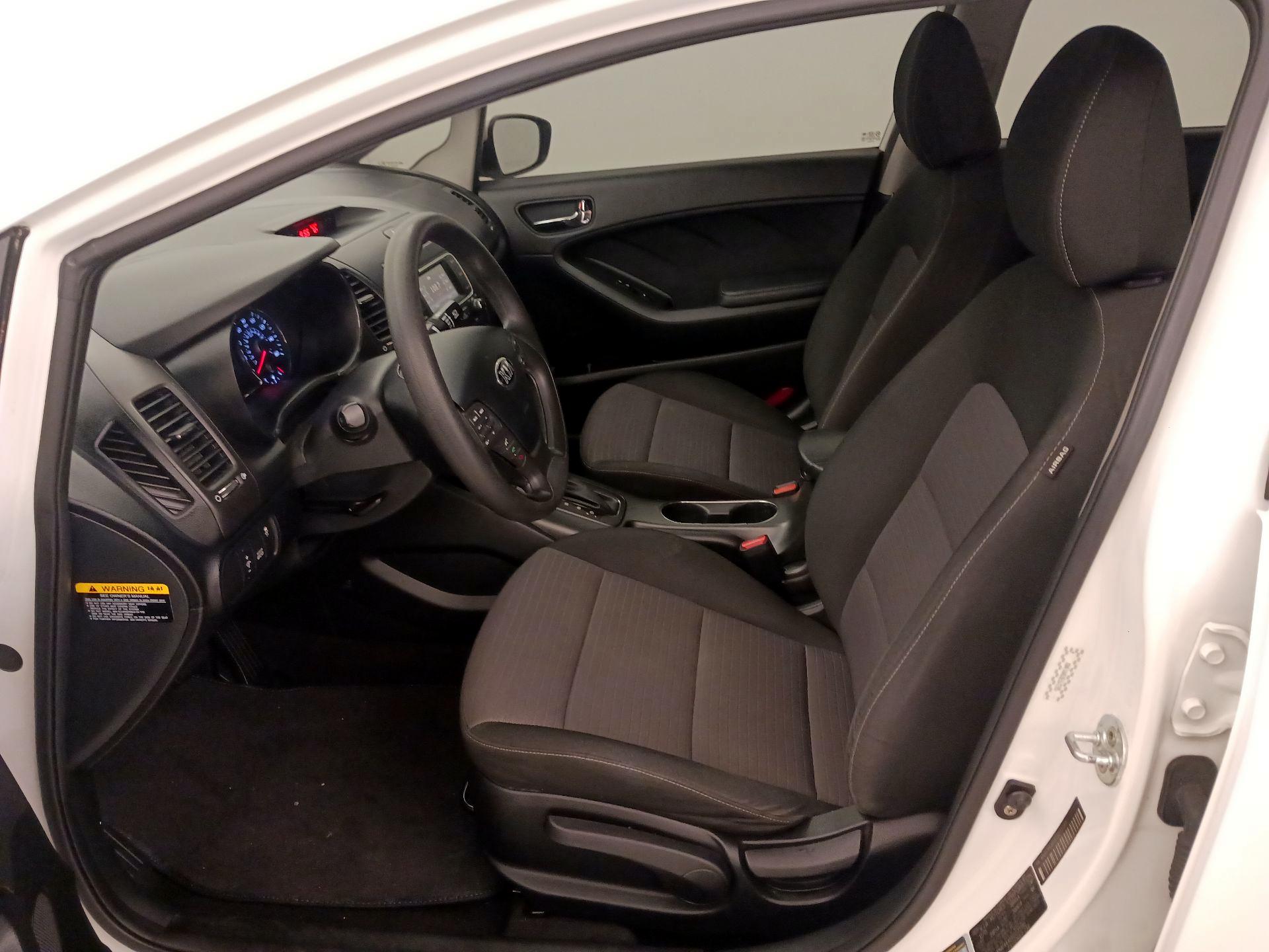 Thumbnail: 2016 Kia Forte - 11