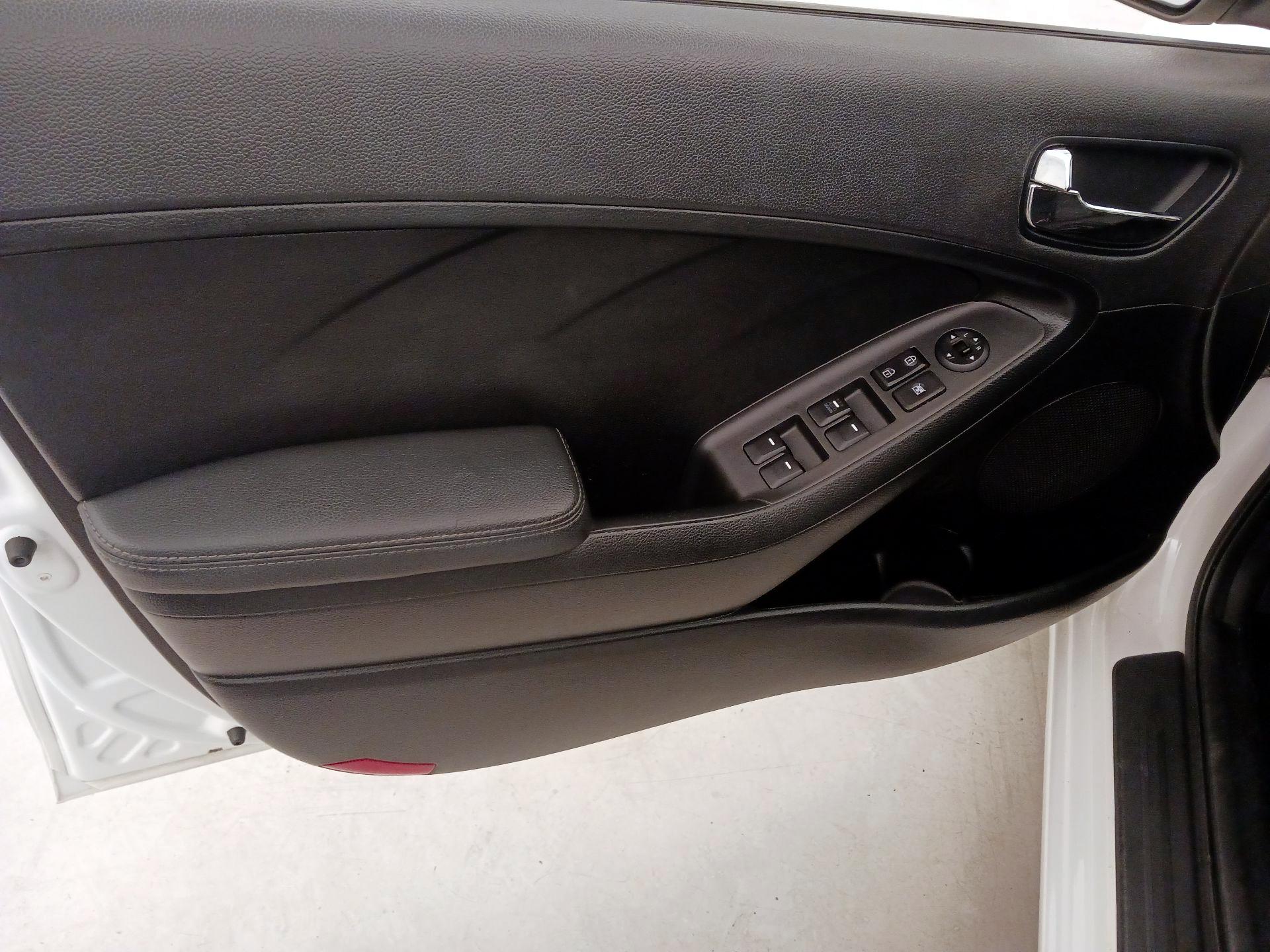 Thumbnail: 2016 Kia Forte - 12