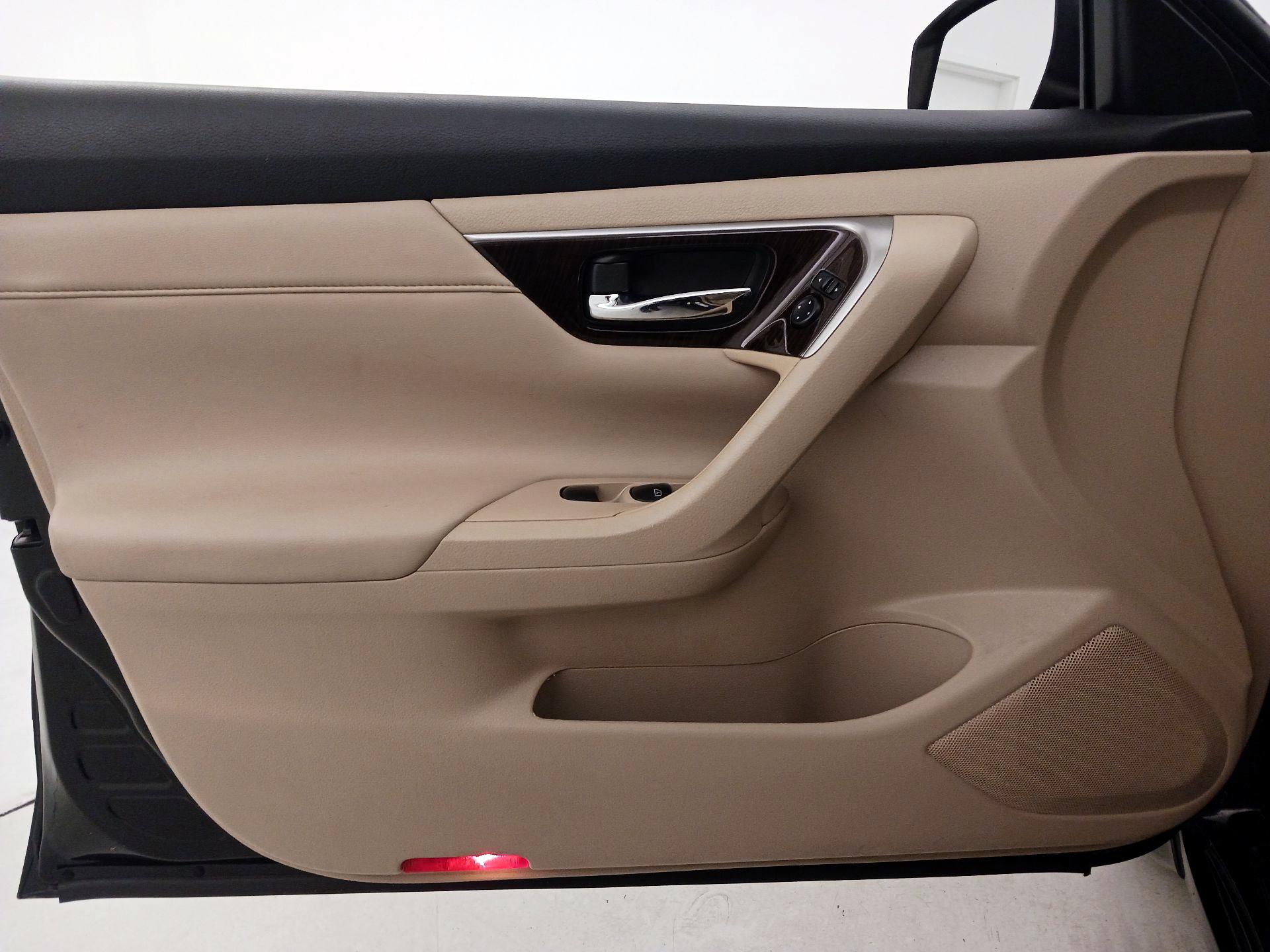 Thumbnail: 2014 Nissan Altima - 12