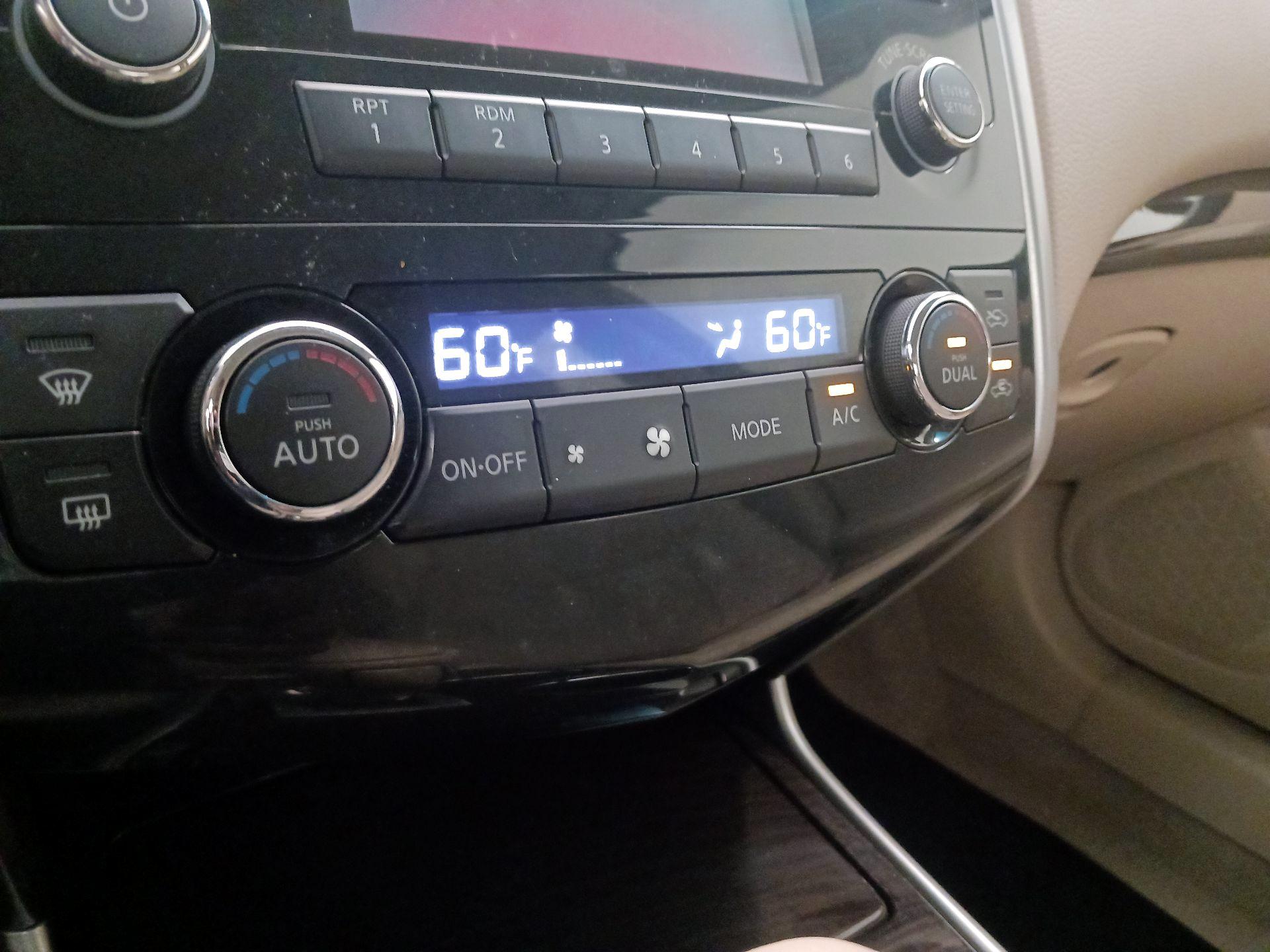 Thumbnail: 2014 Nissan Altima - 16