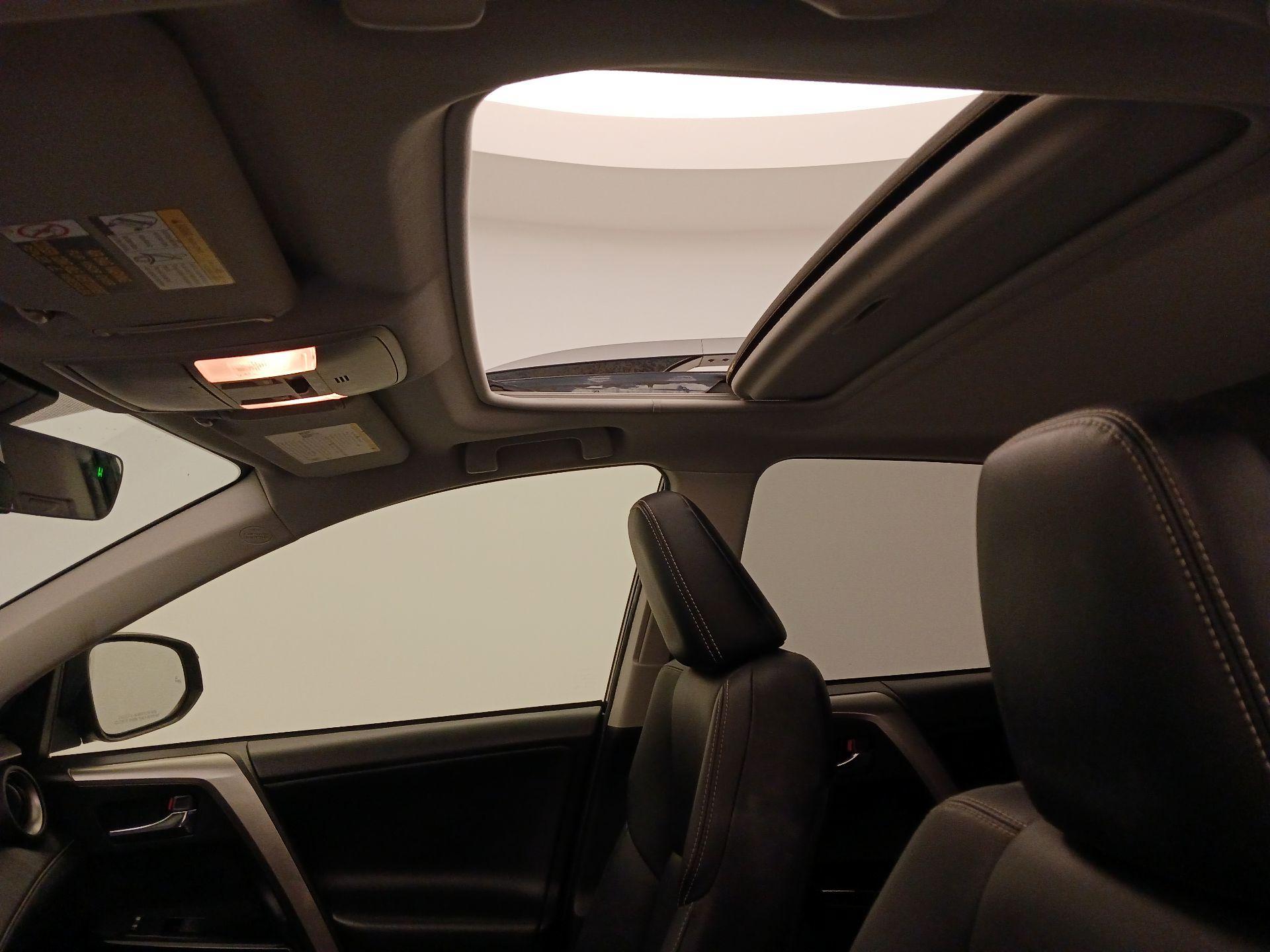 Thumbnail: 2017 Toyota RAV4 - 20