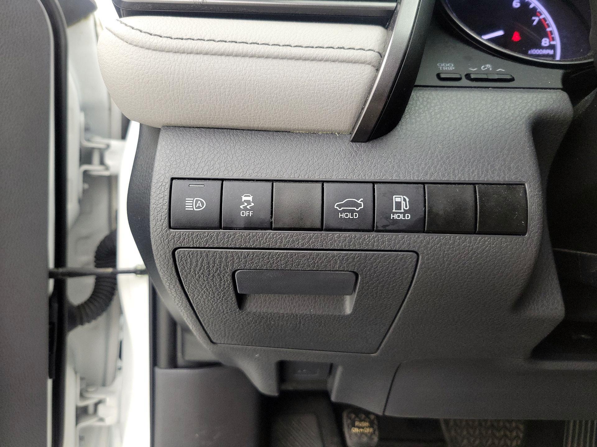 Thumbnail: 2021 Toyota Camry - 13