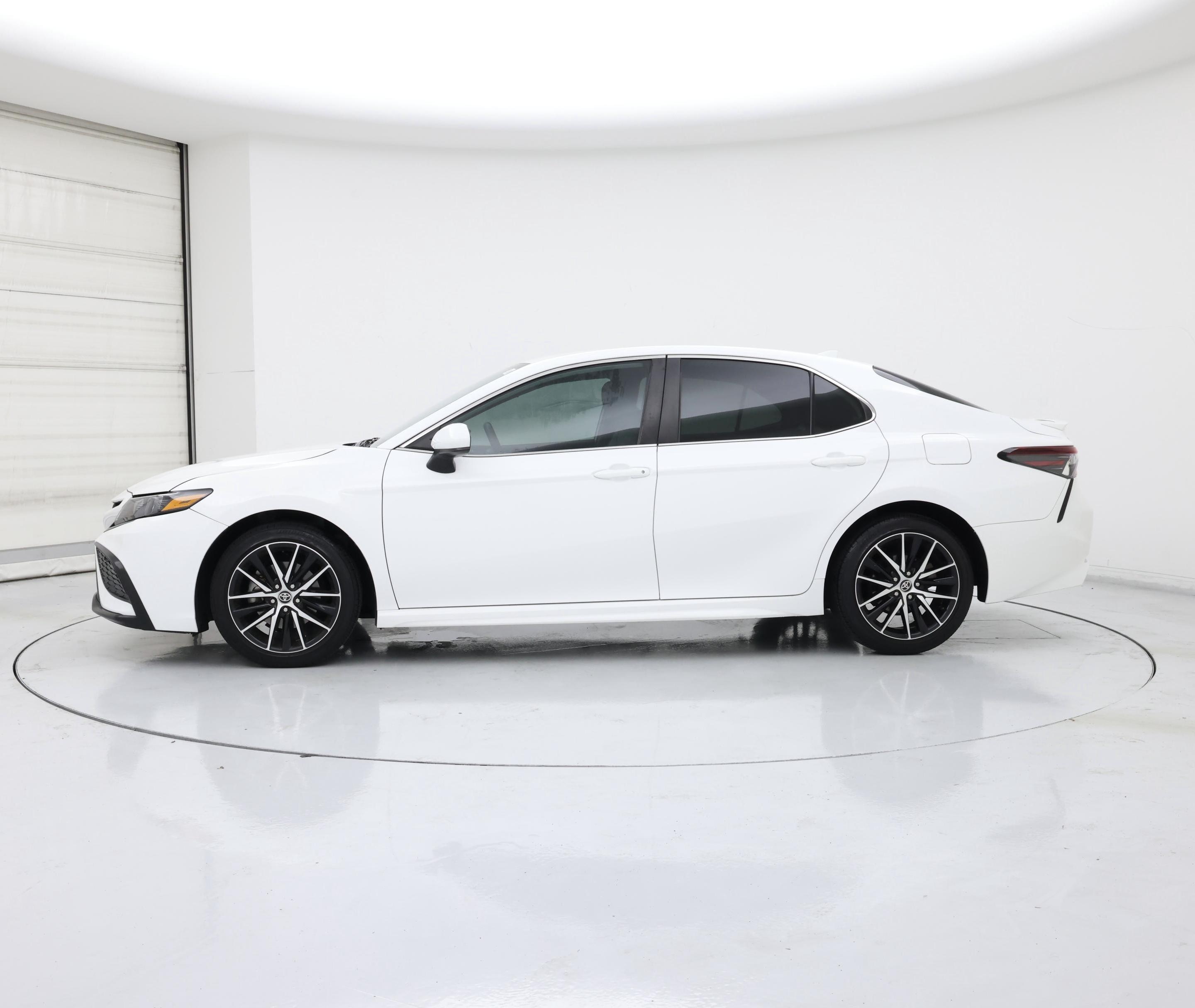 Thumbnail: 2021 Toyota Camry - 3