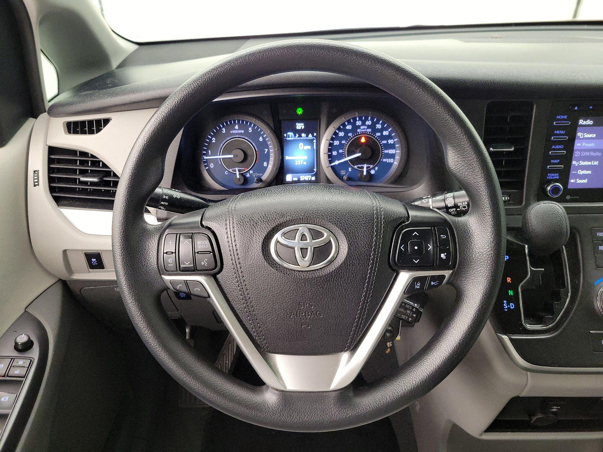 Thumbnail: 2020 Toyota Sienna - 10