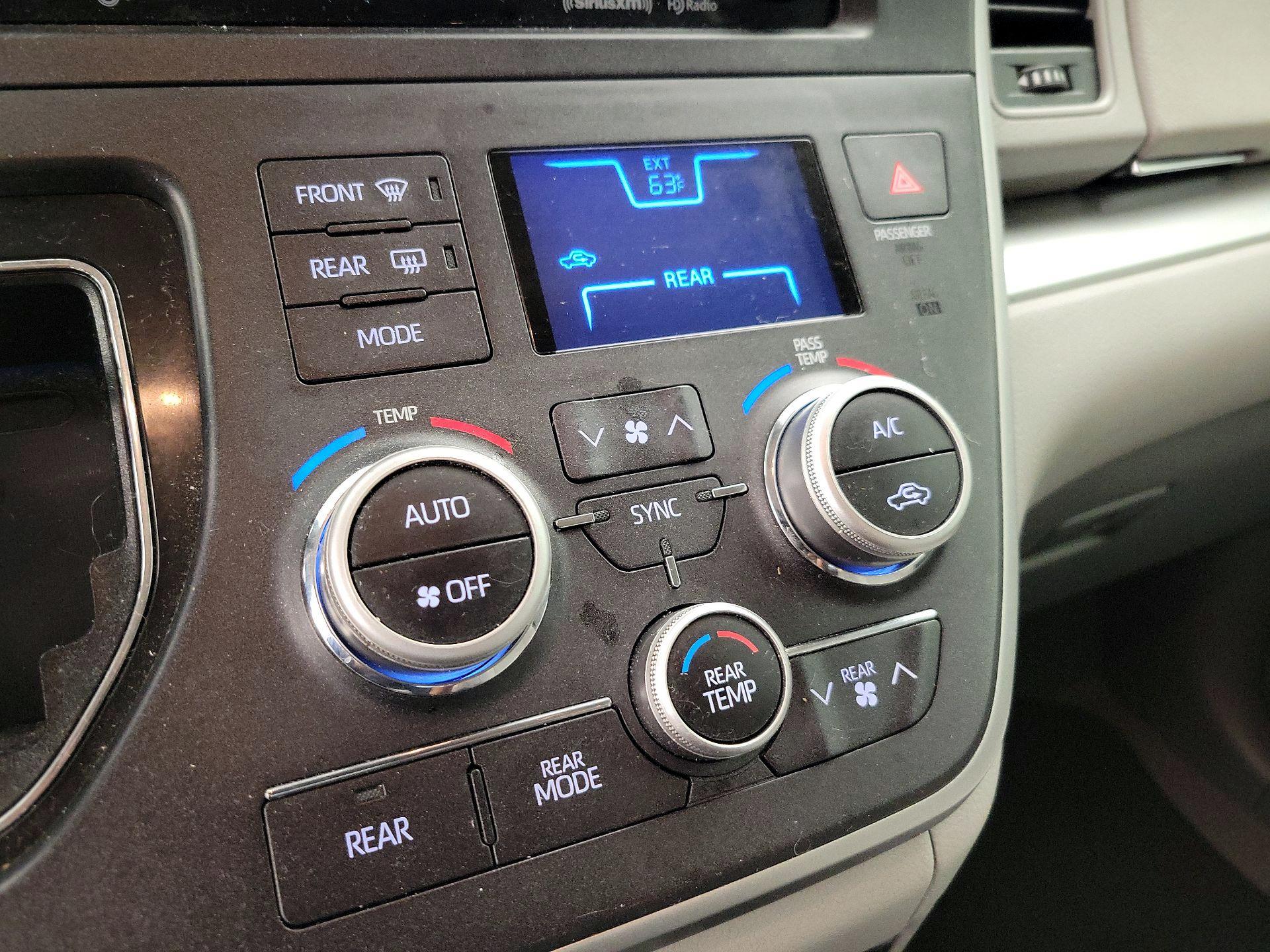Thumbnail: 2020 Toyota Sienna - 16
