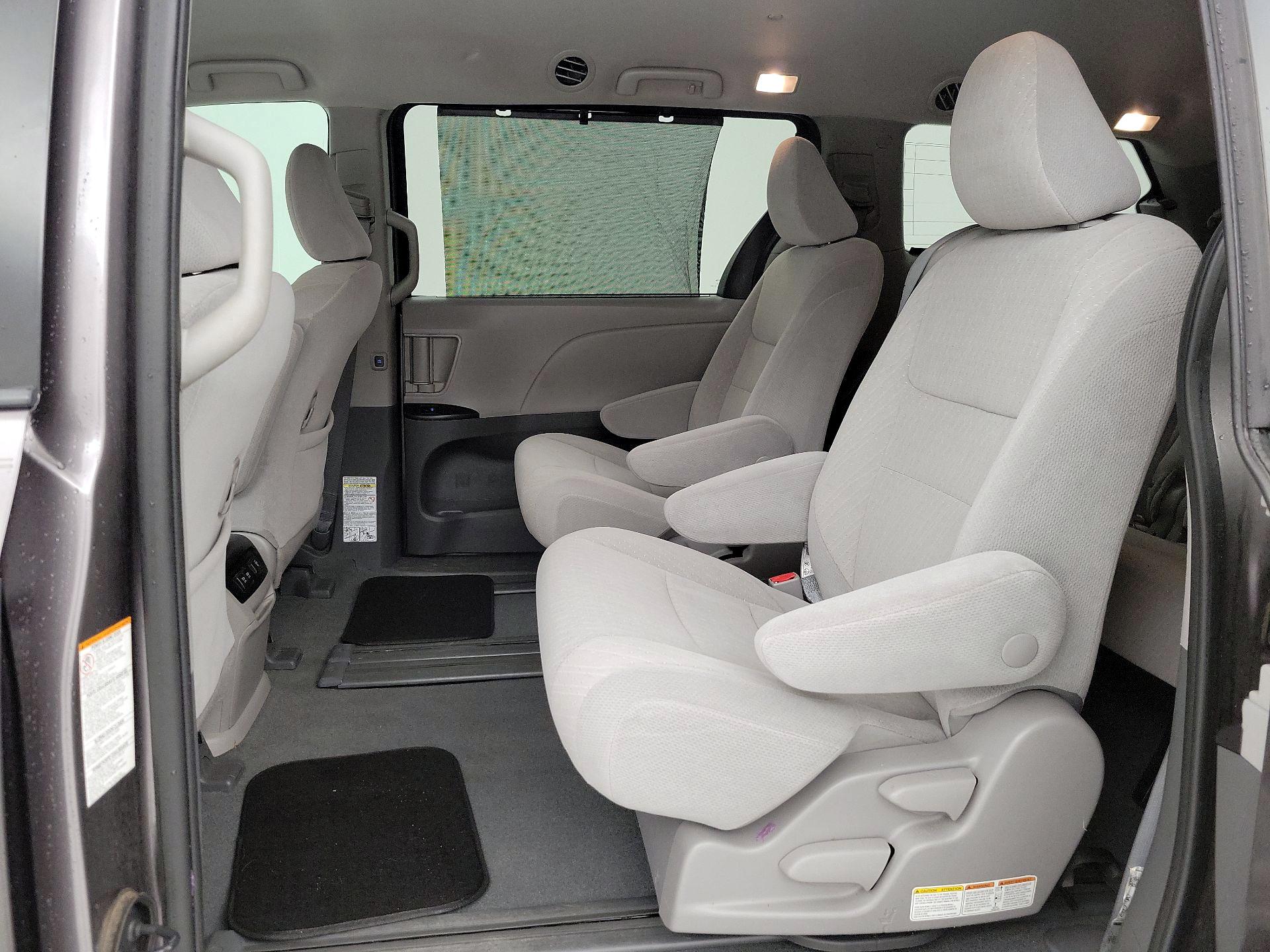 Thumbnail: 2020 Toyota Sienna - 19
