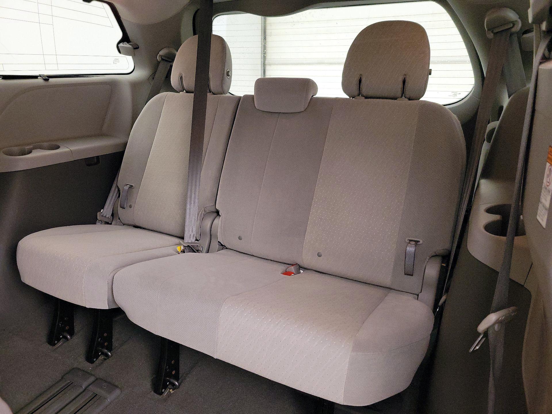 Thumbnail: 2020 Toyota Sienna - 20