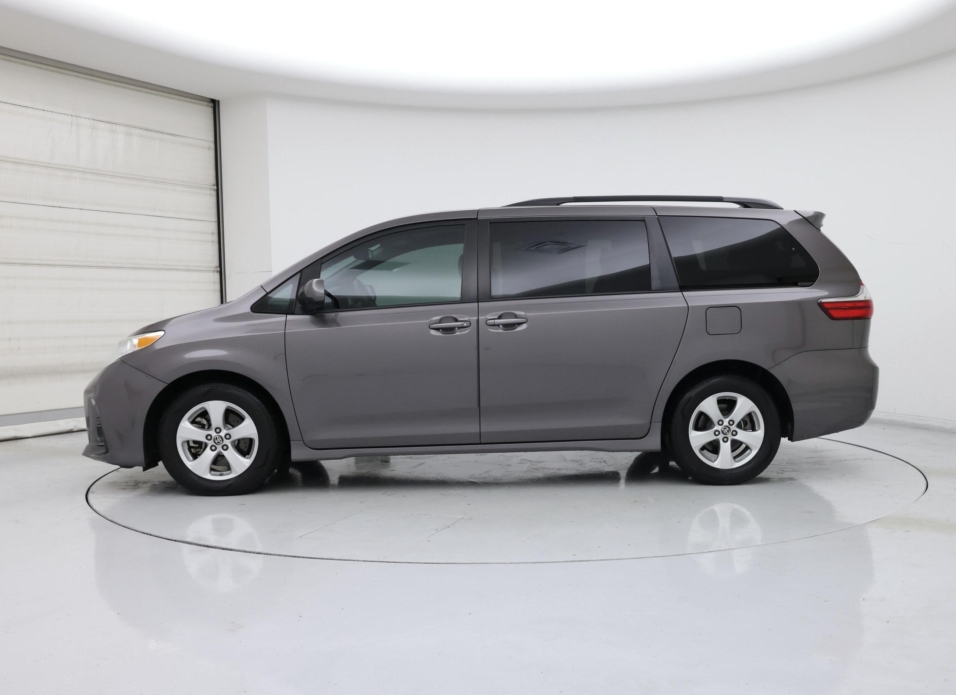 Thumbnail: 2020 Toyota Sienna - 3