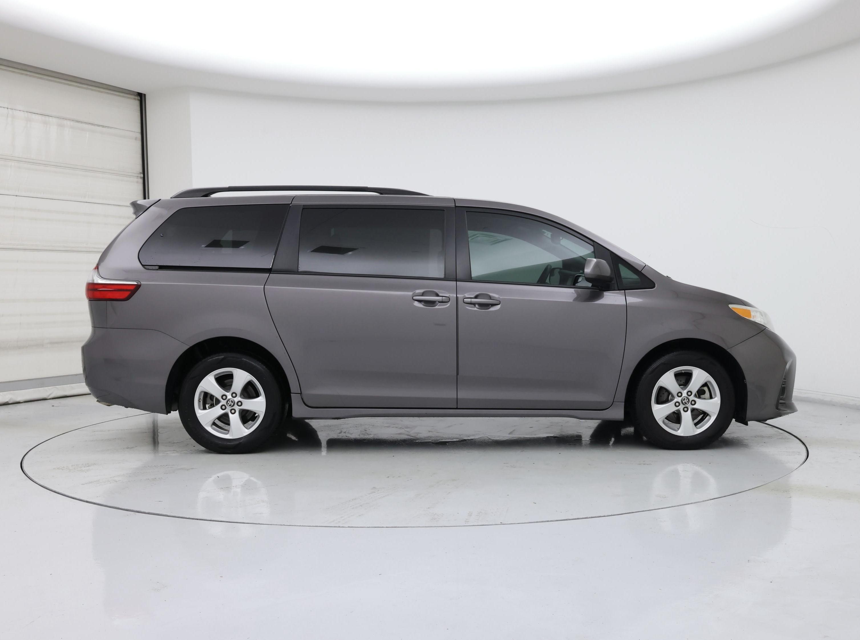 Thumbnail: 2020 Toyota Sienna - 7