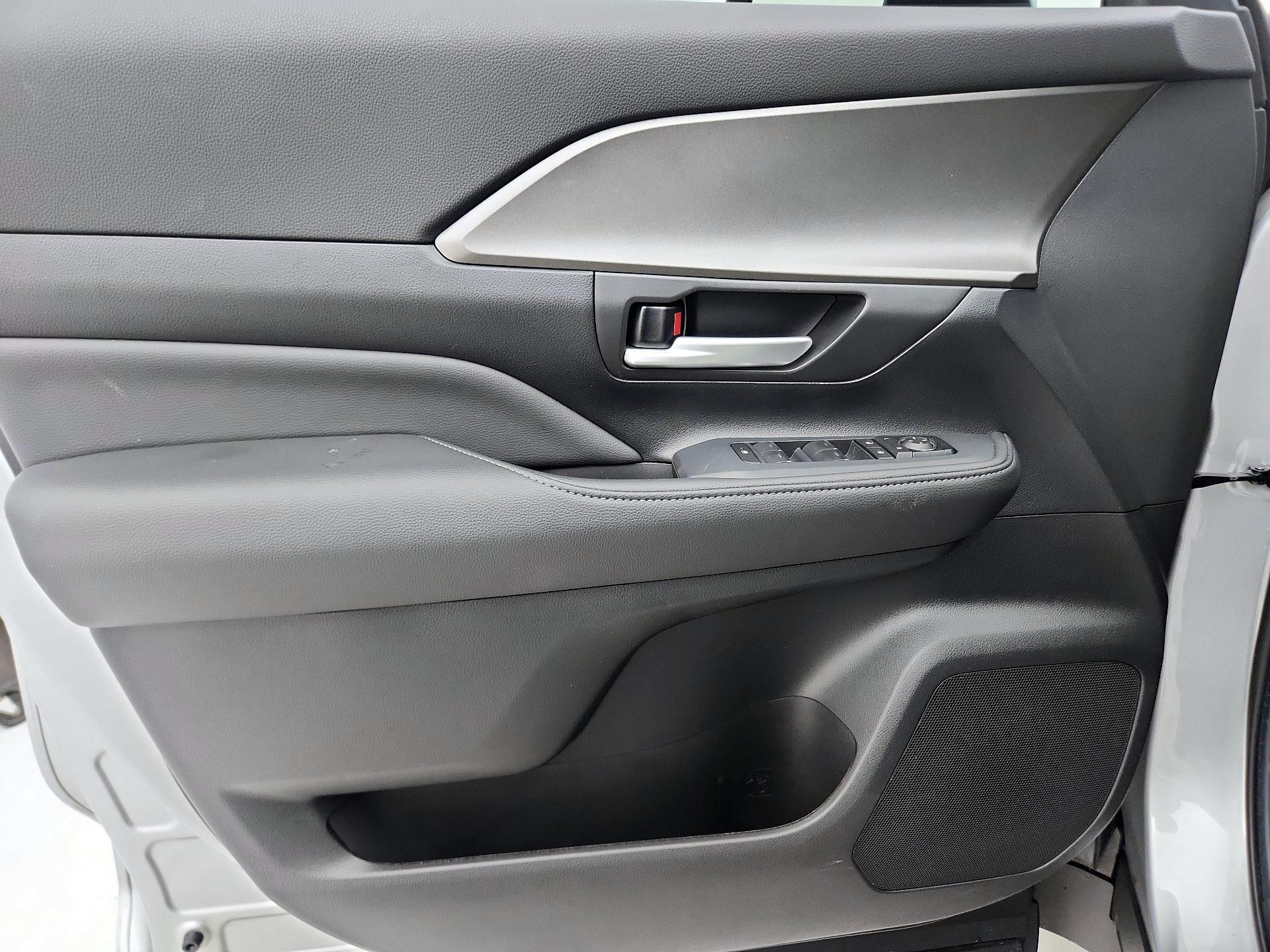 Thumbnail: 2025 Toyota Grand Highlander - 12