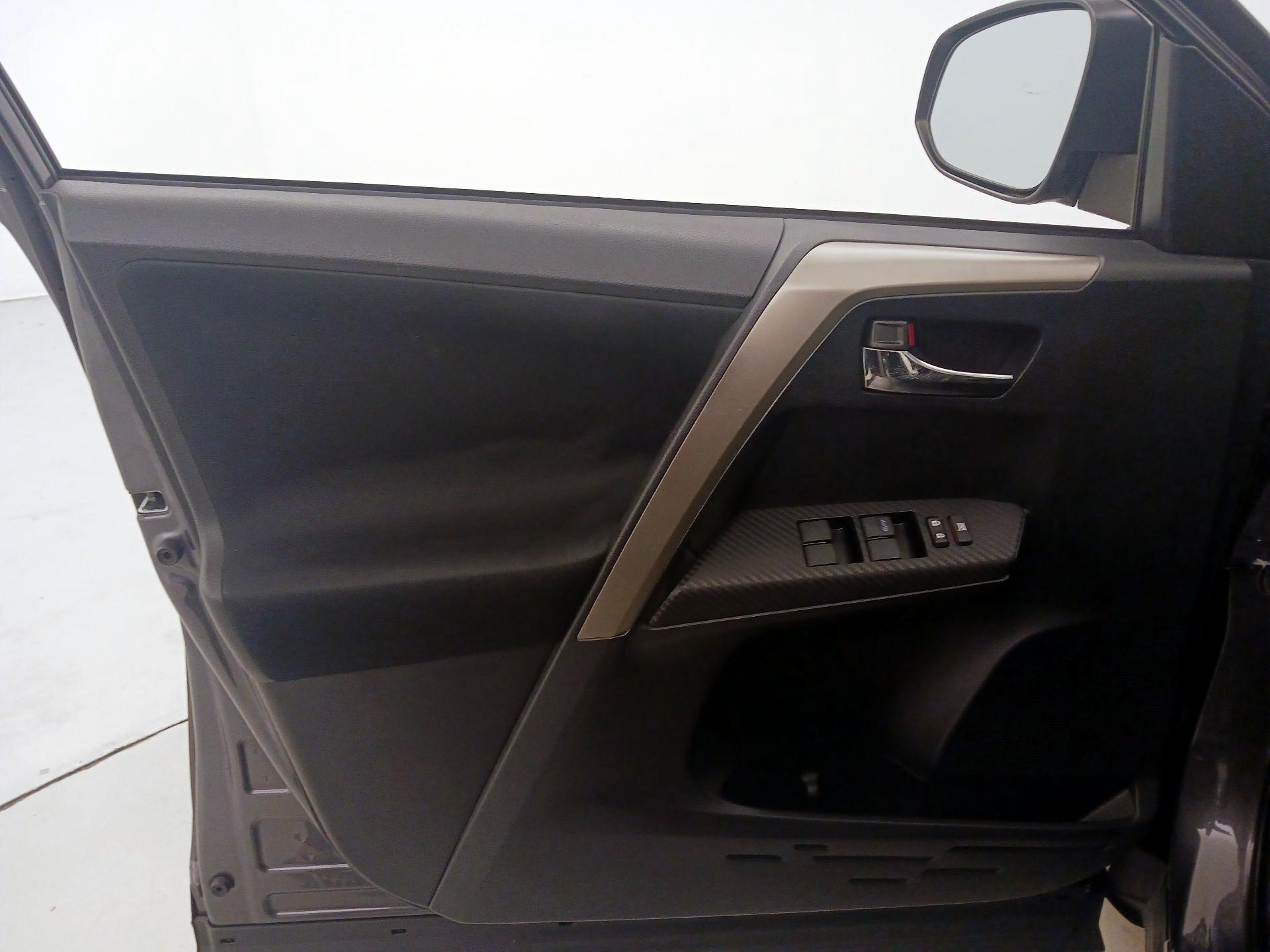 Thumbnail: 2014 Toyota RAV4 - 12