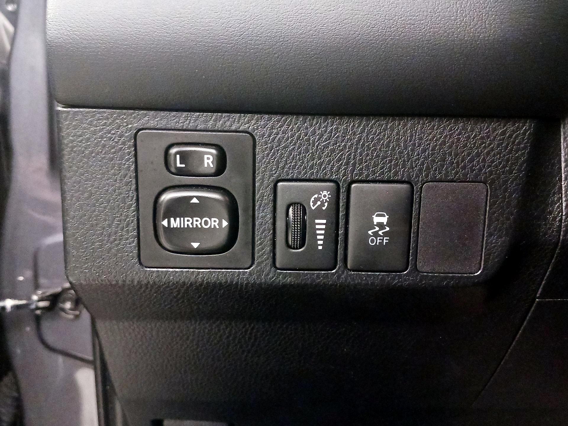 Thumbnail: 2014 Toyota RAV4 - 13