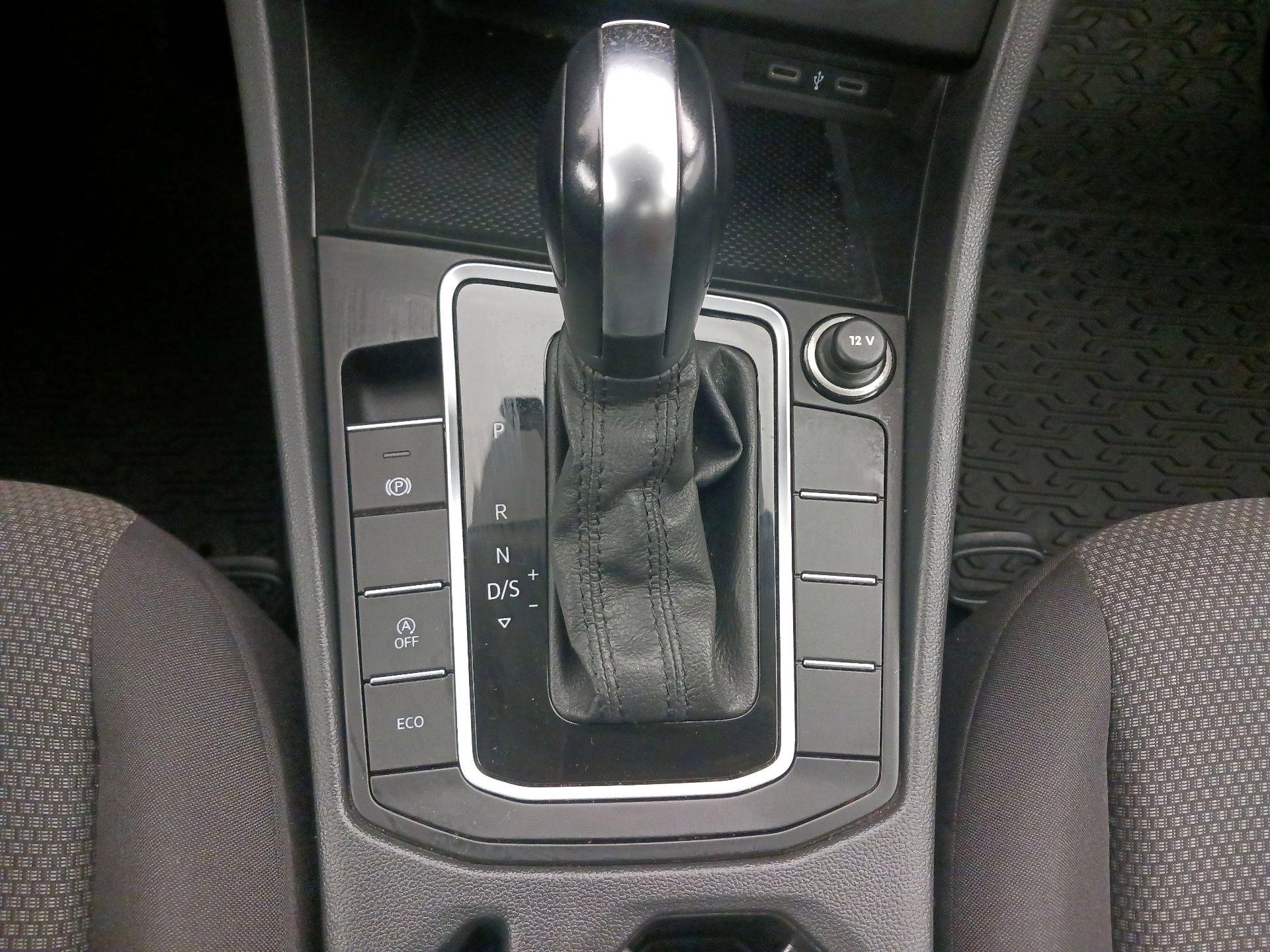 Thumbnail: 2020 Volkswagen Jetta - 17