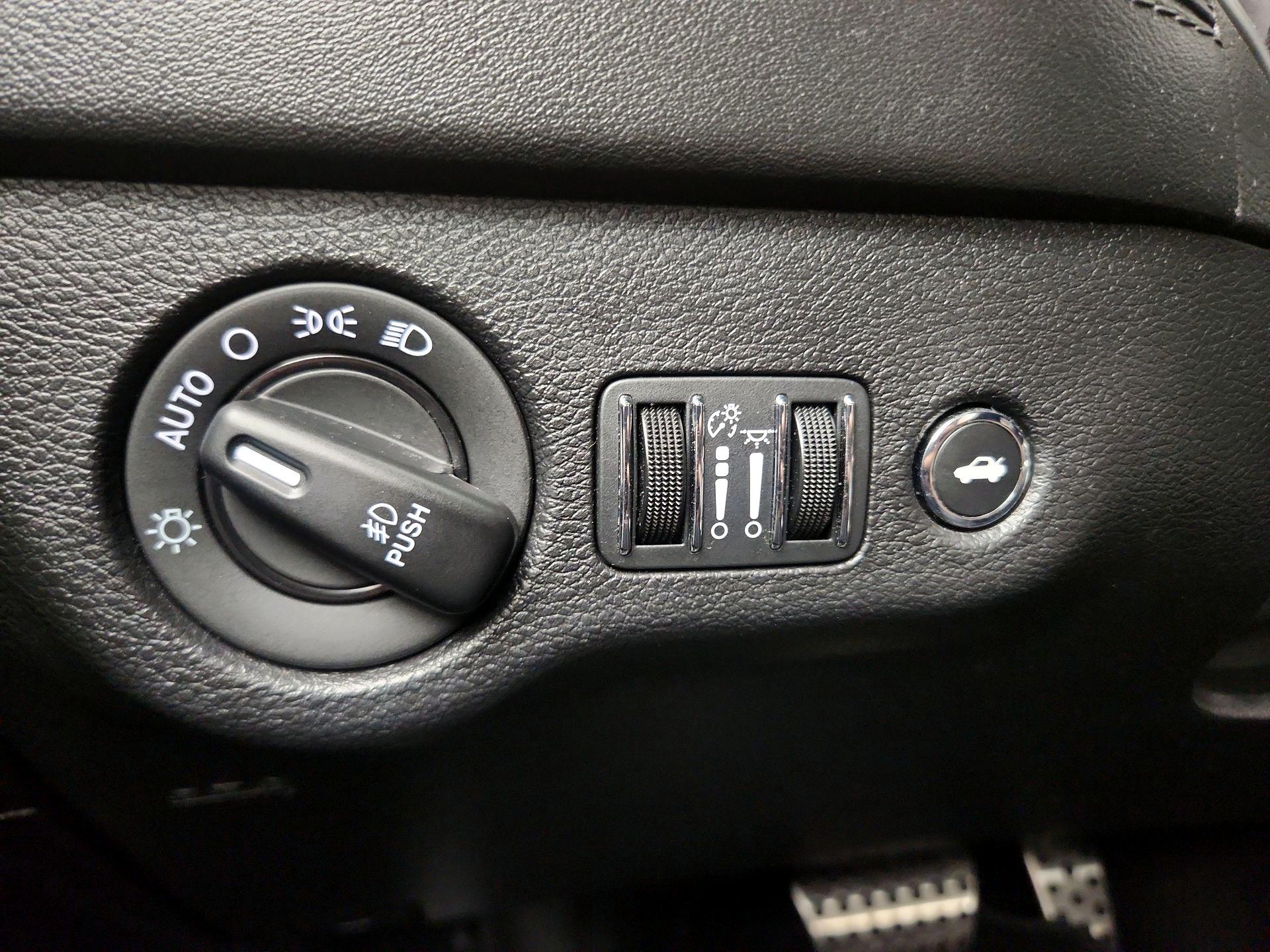 Thumbnail: 2020 Dodge Charger - 13