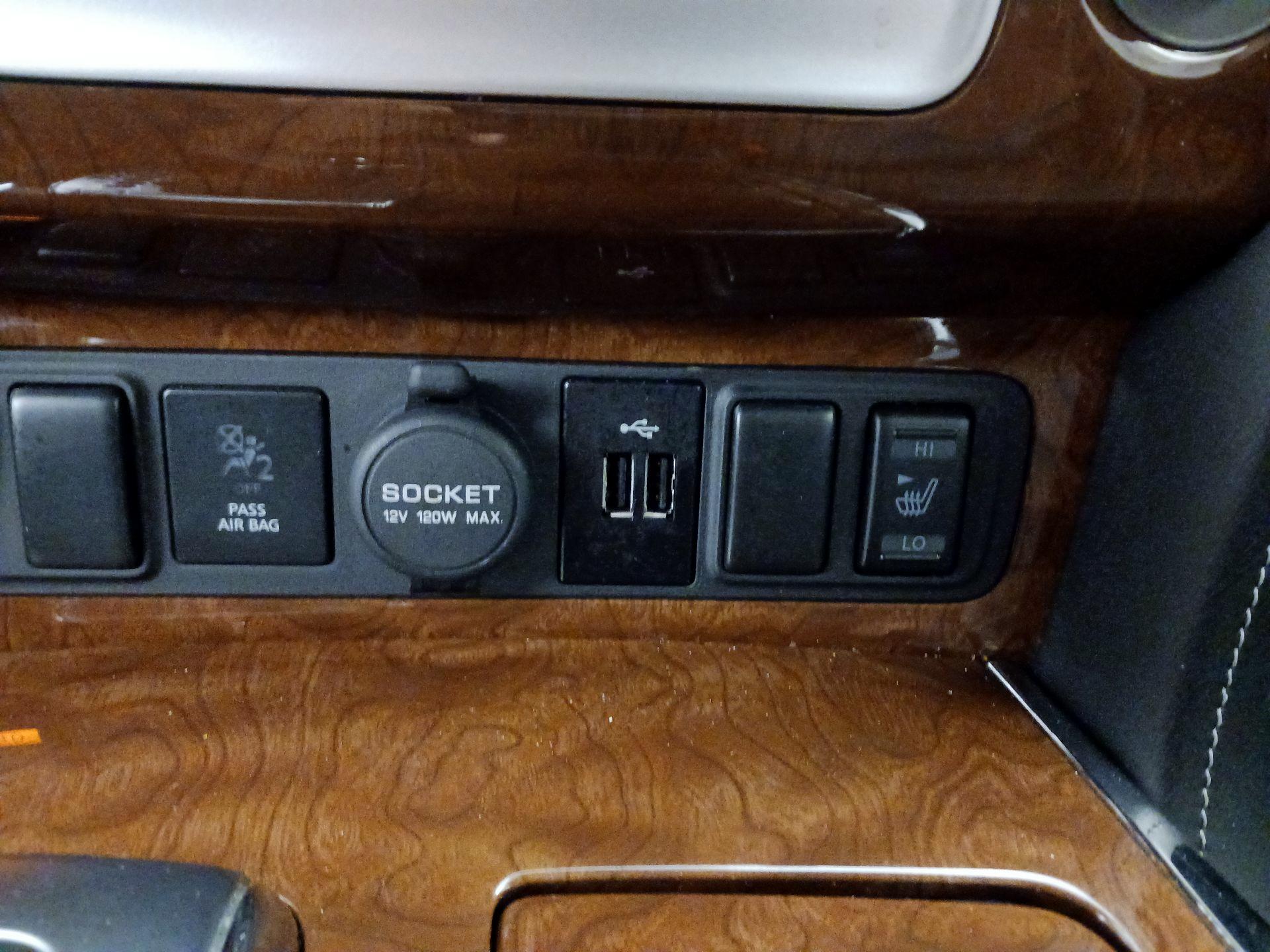 Thumbnail: 2019 INFINITI QX80 - 19