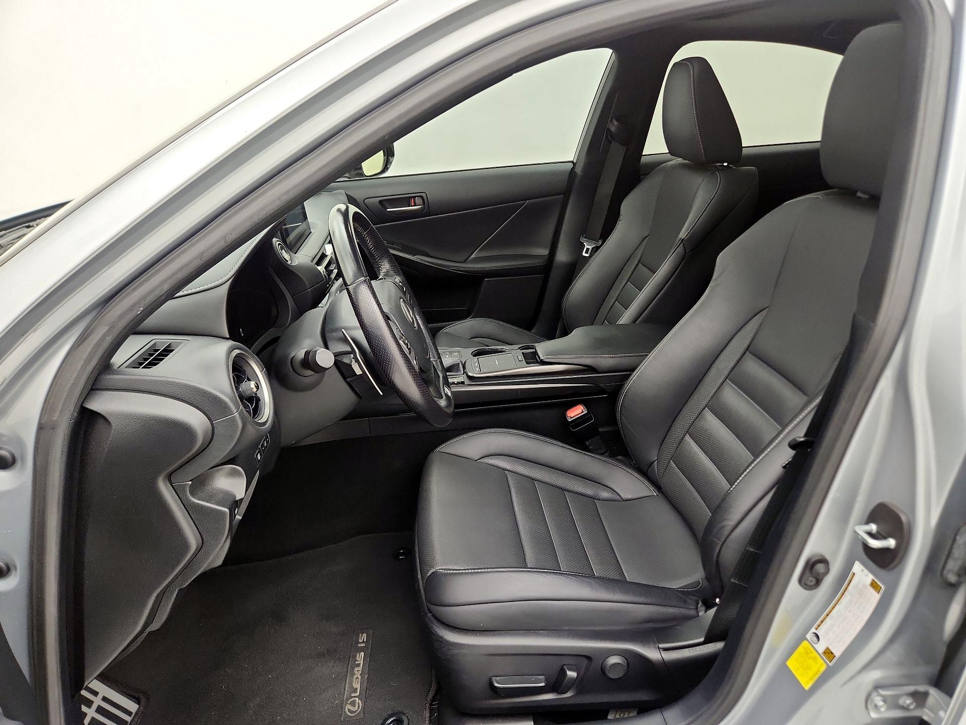 Thumbnail: 2022 Lexus IS - 11