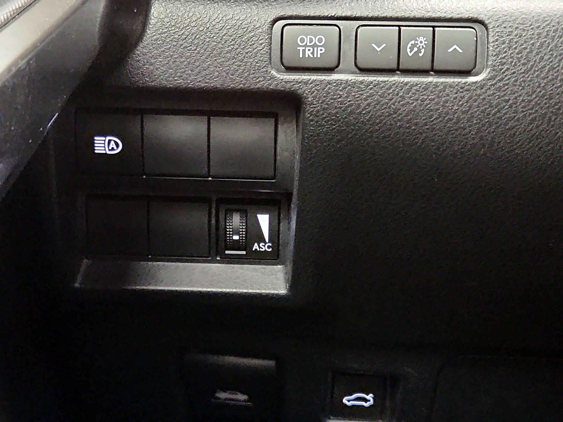 Thumbnail: 2022 Lexus IS - 13