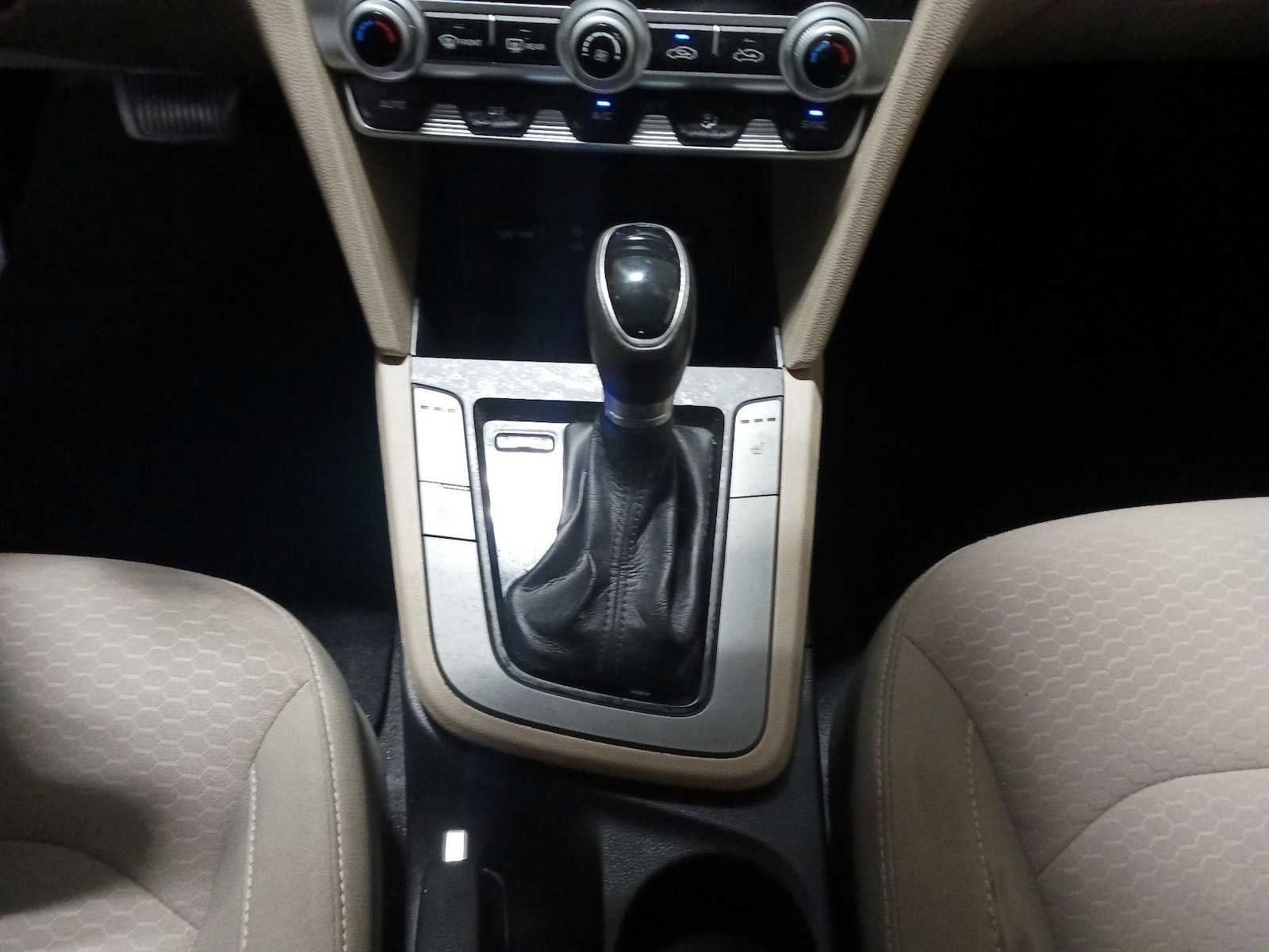 2020 Hyundai Elantra Value Edition - Photo 18