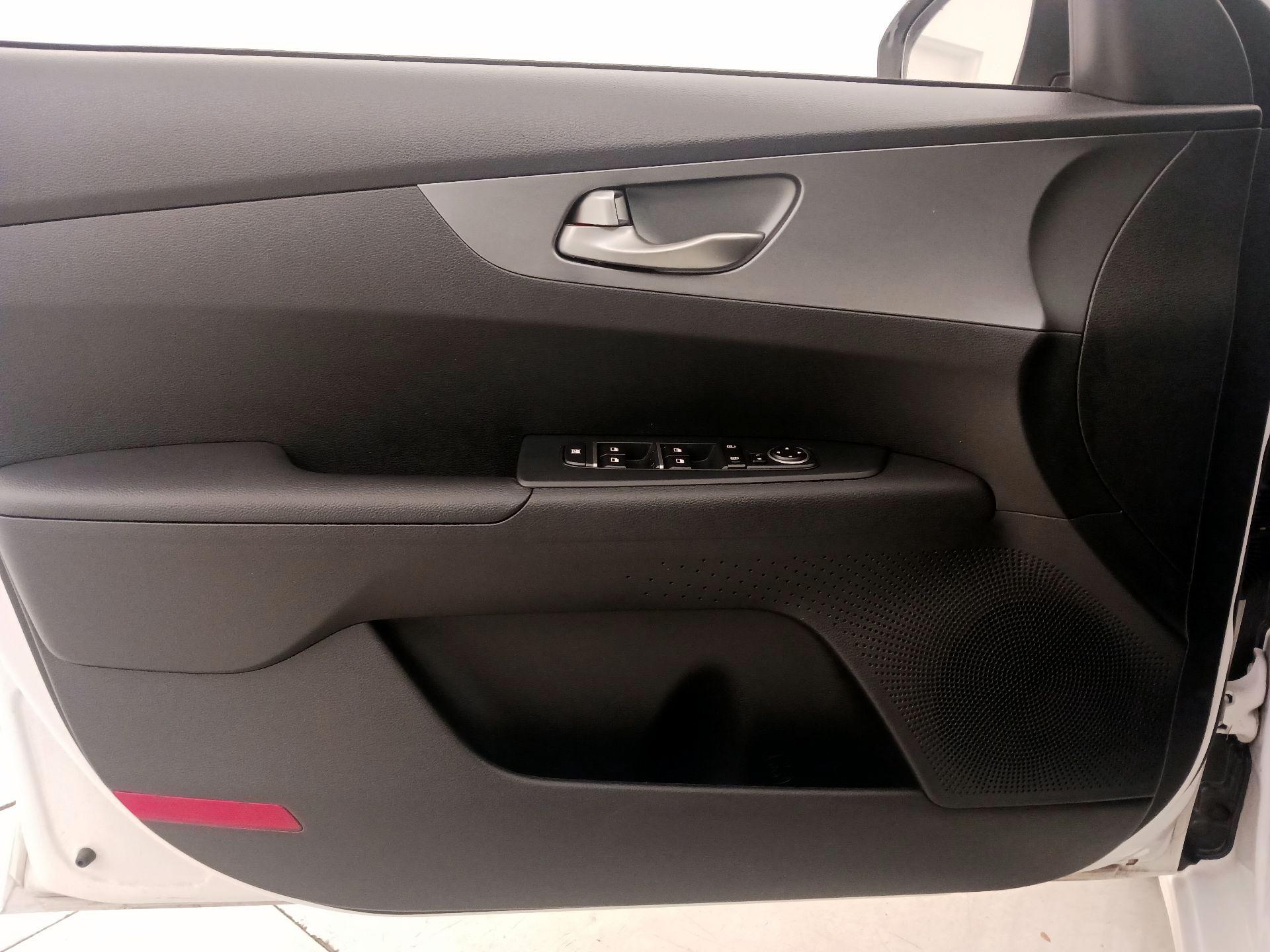 Thumbnail: 2021 Kia Forte - 12