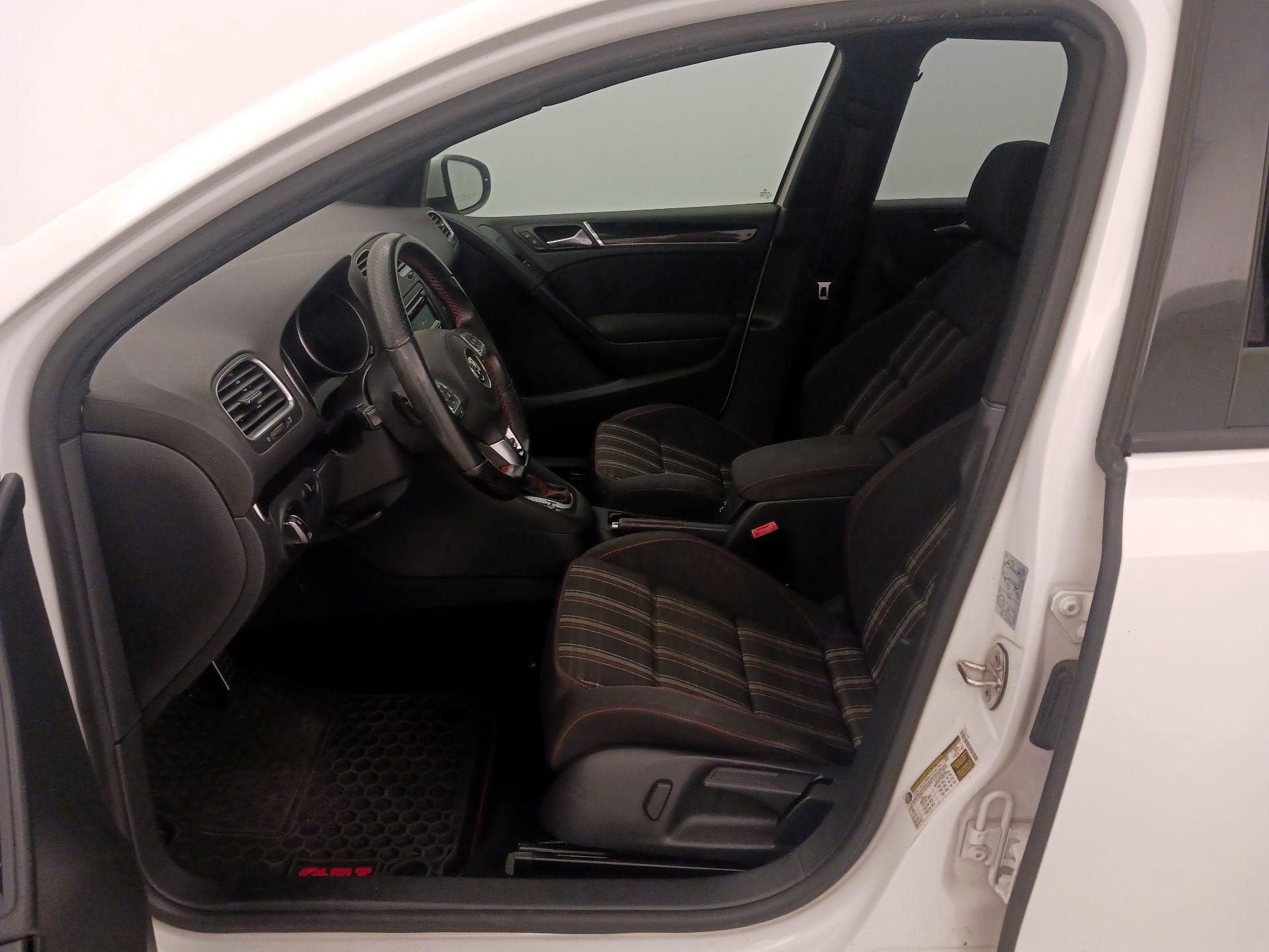 Thumbnail: 2014 Volkswagen Golf - 11