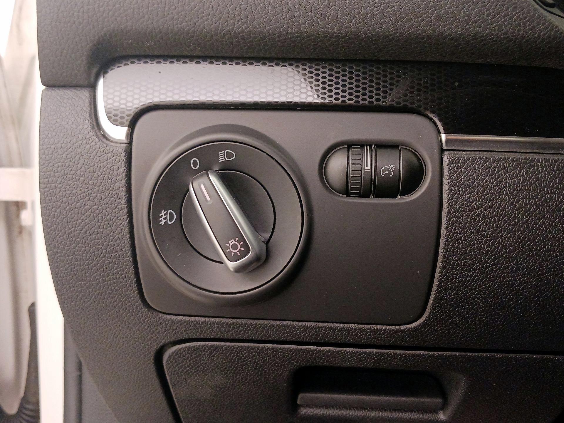 Thumbnail: 2014 Volkswagen Golf - 13