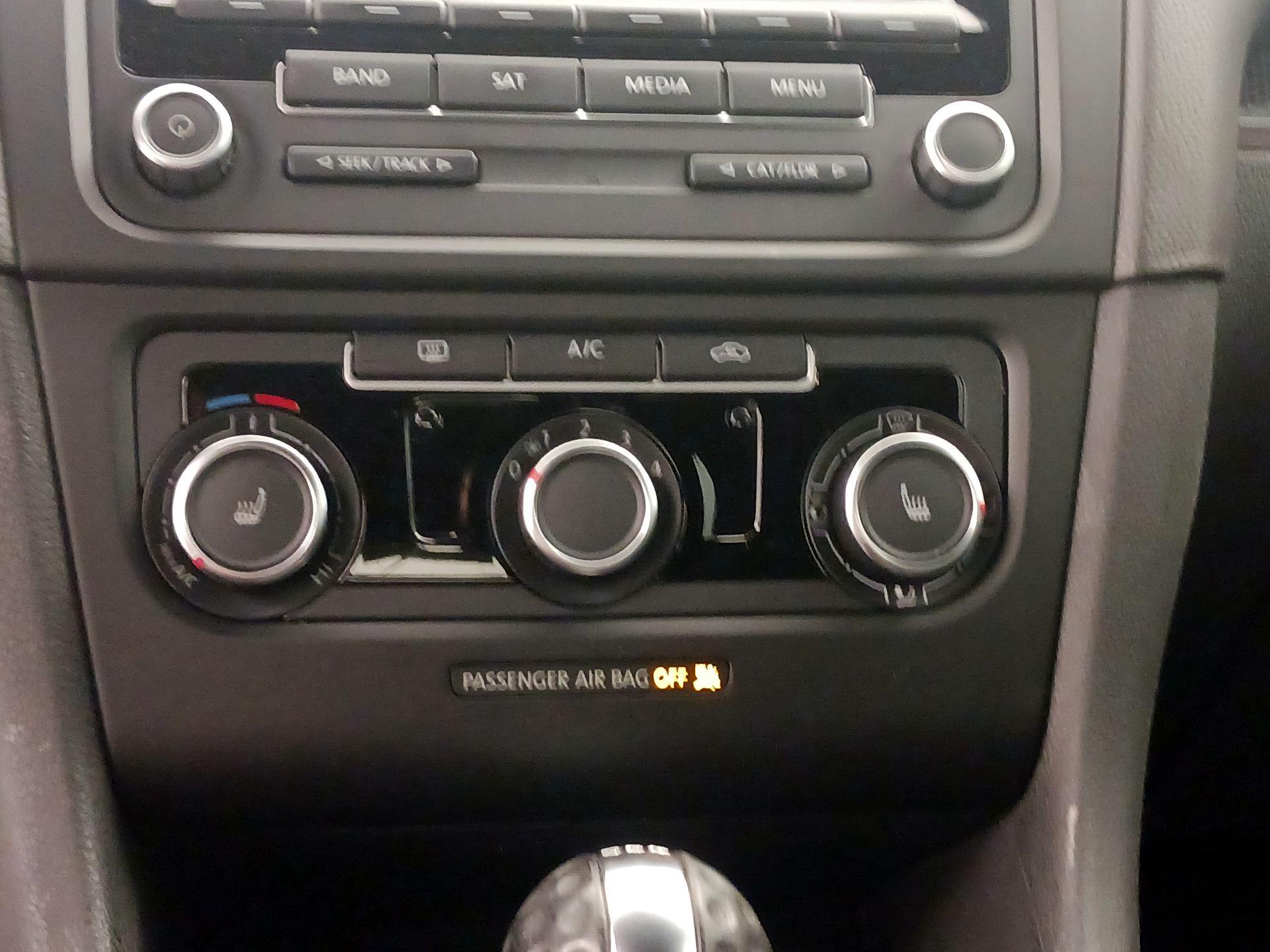 Thumbnail: 2014 Volkswagen Golf - 15