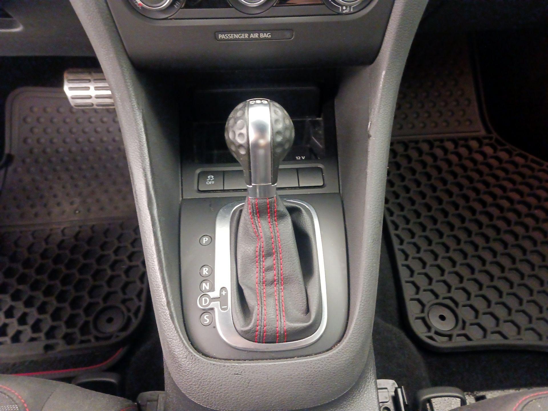 Thumbnail: 2014 Volkswagen Golf - 16