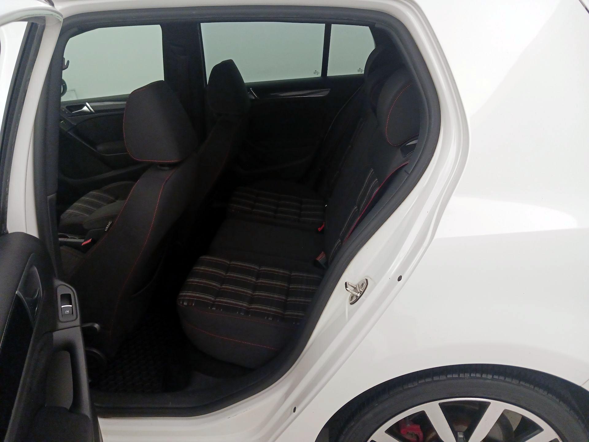 Thumbnail: 2014 Volkswagen Golf - 18