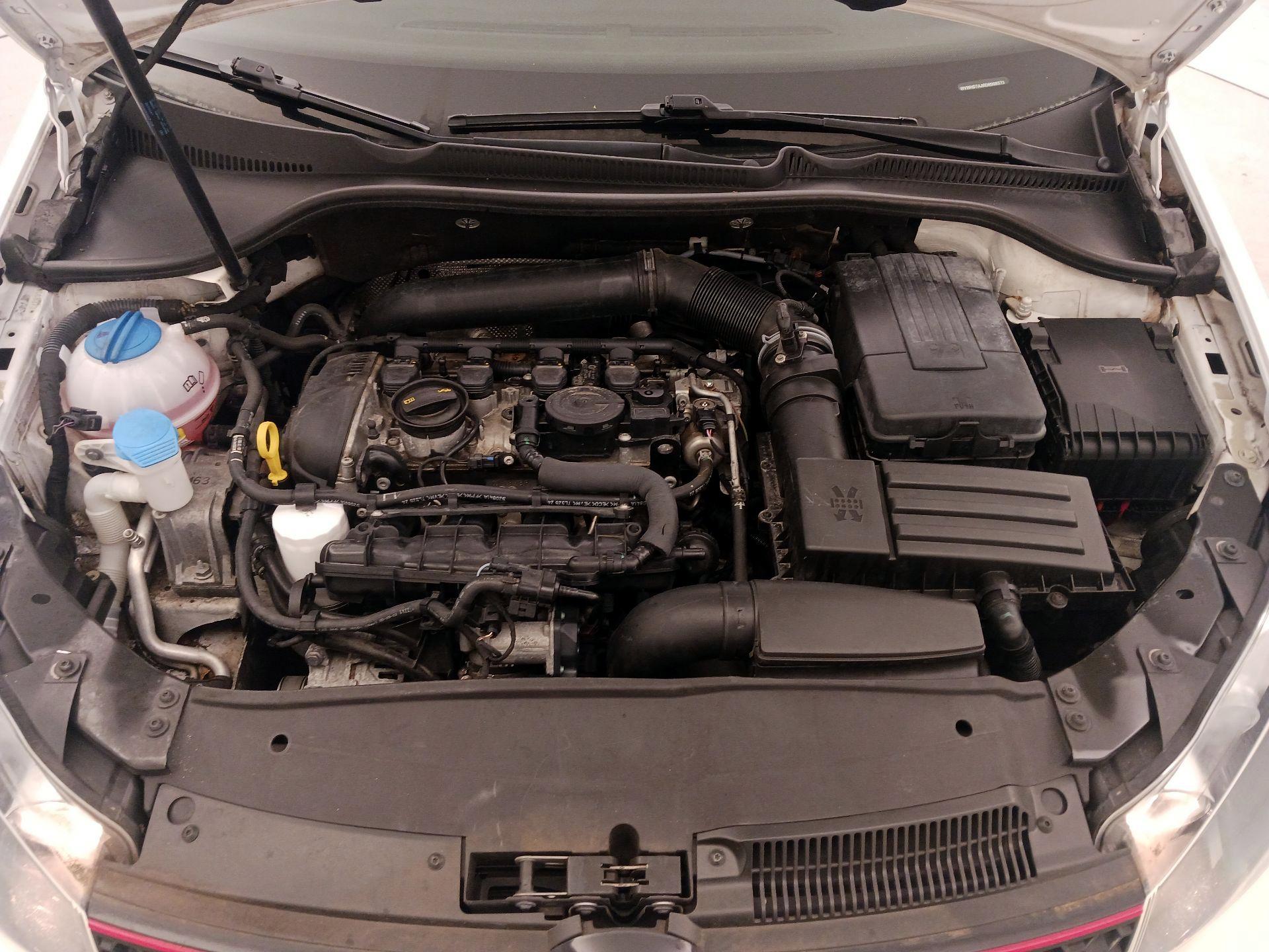 Thumbnail: 2014 Volkswagen Golf - 20