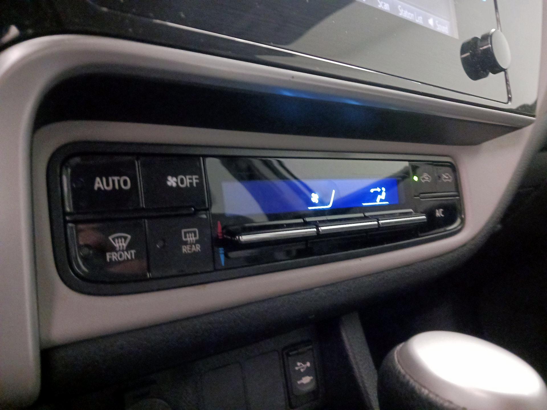 Thumbnail: 2018 Toyota Corolla - 16