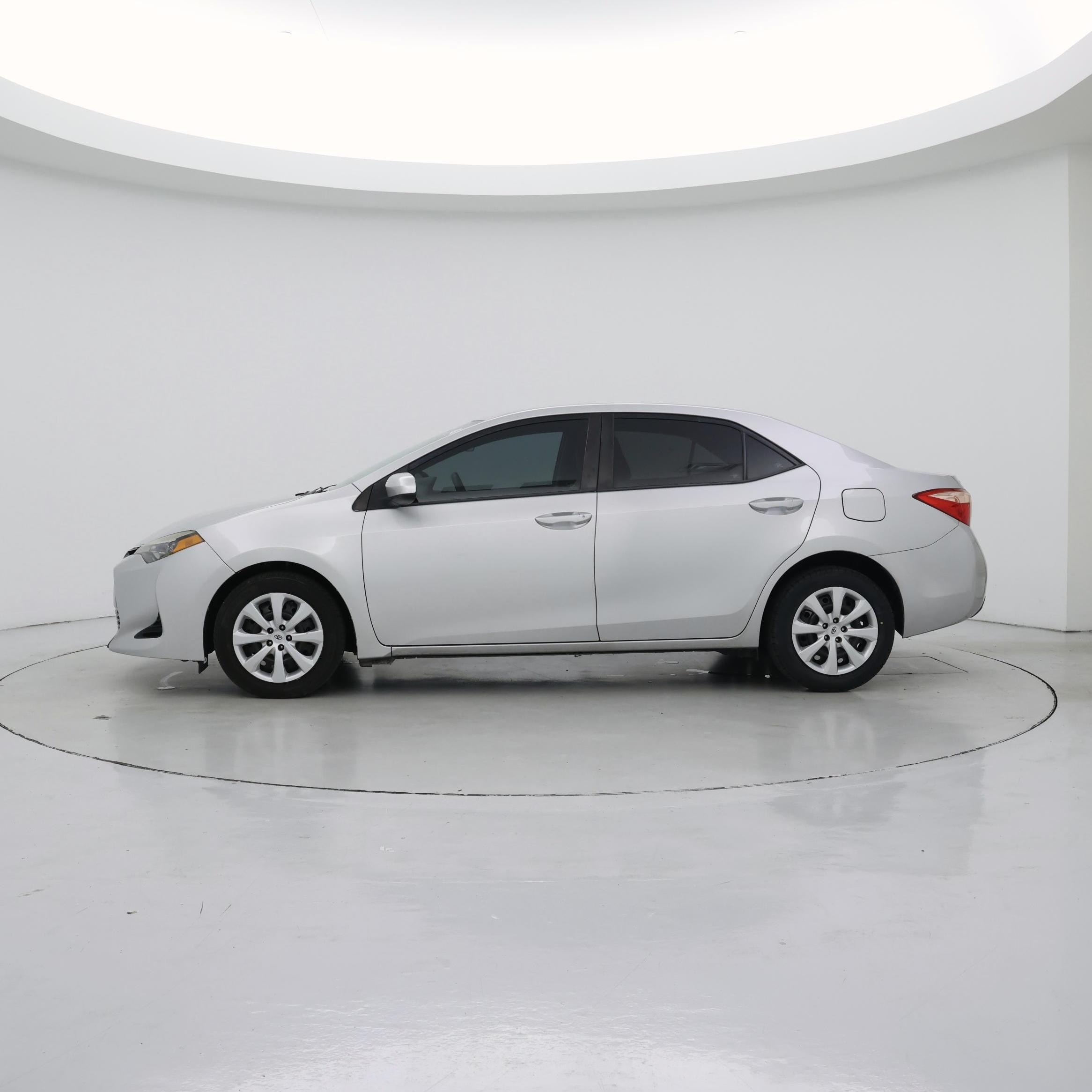 Thumbnail: 2018 Toyota Corolla - 3