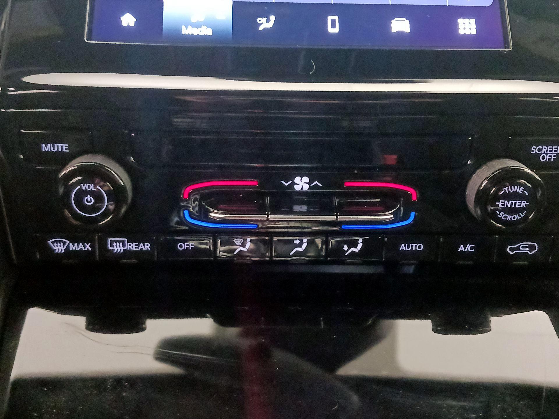 Thumbnail: 2024 Jeep Grand Cherokee - 16