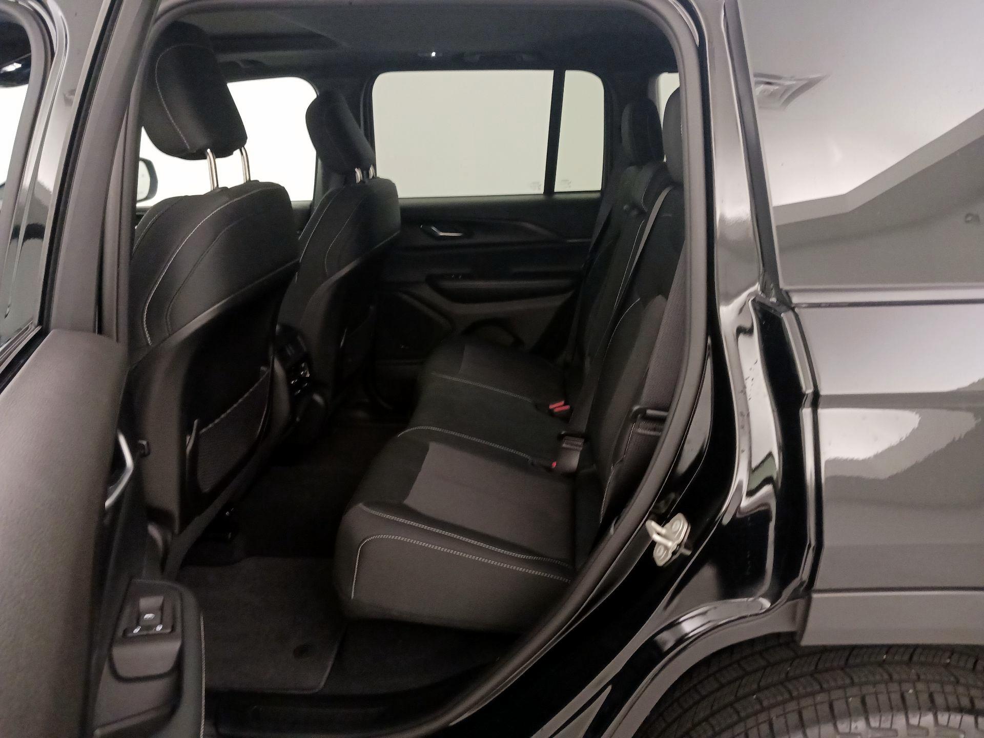 Thumbnail: 2024 Jeep Grand Cherokee - 20