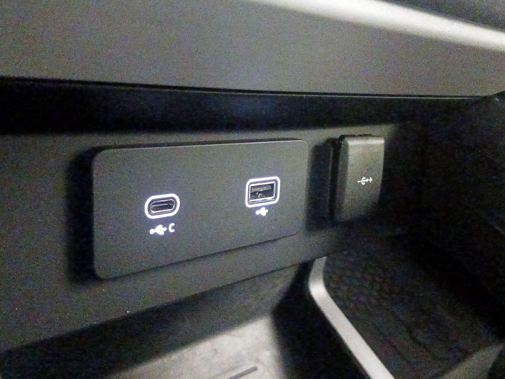 Thumbnail: 2024 Land Rover Defender - 18