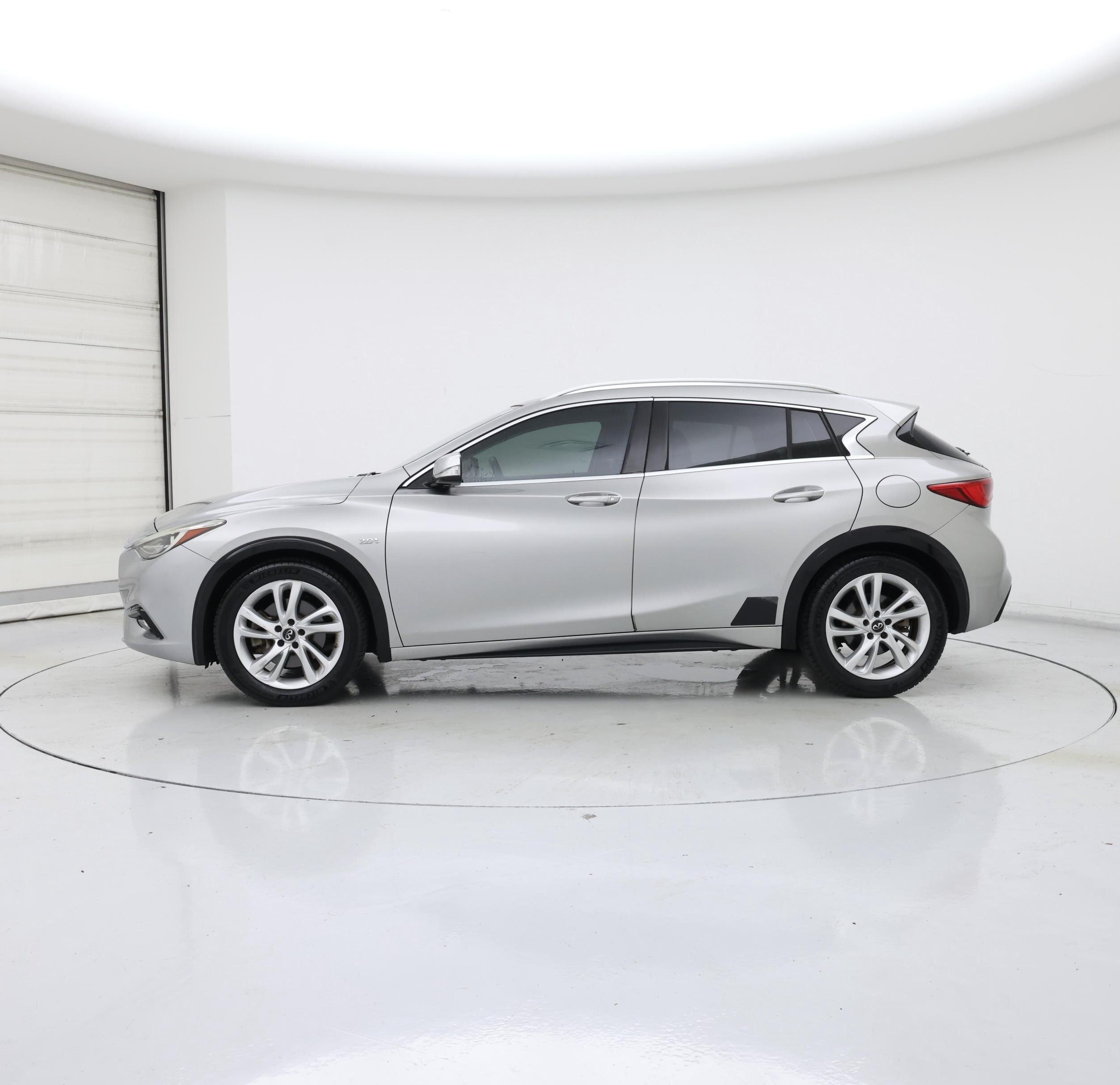 Thumbnail: 2017 INFINITI QX30 - 3