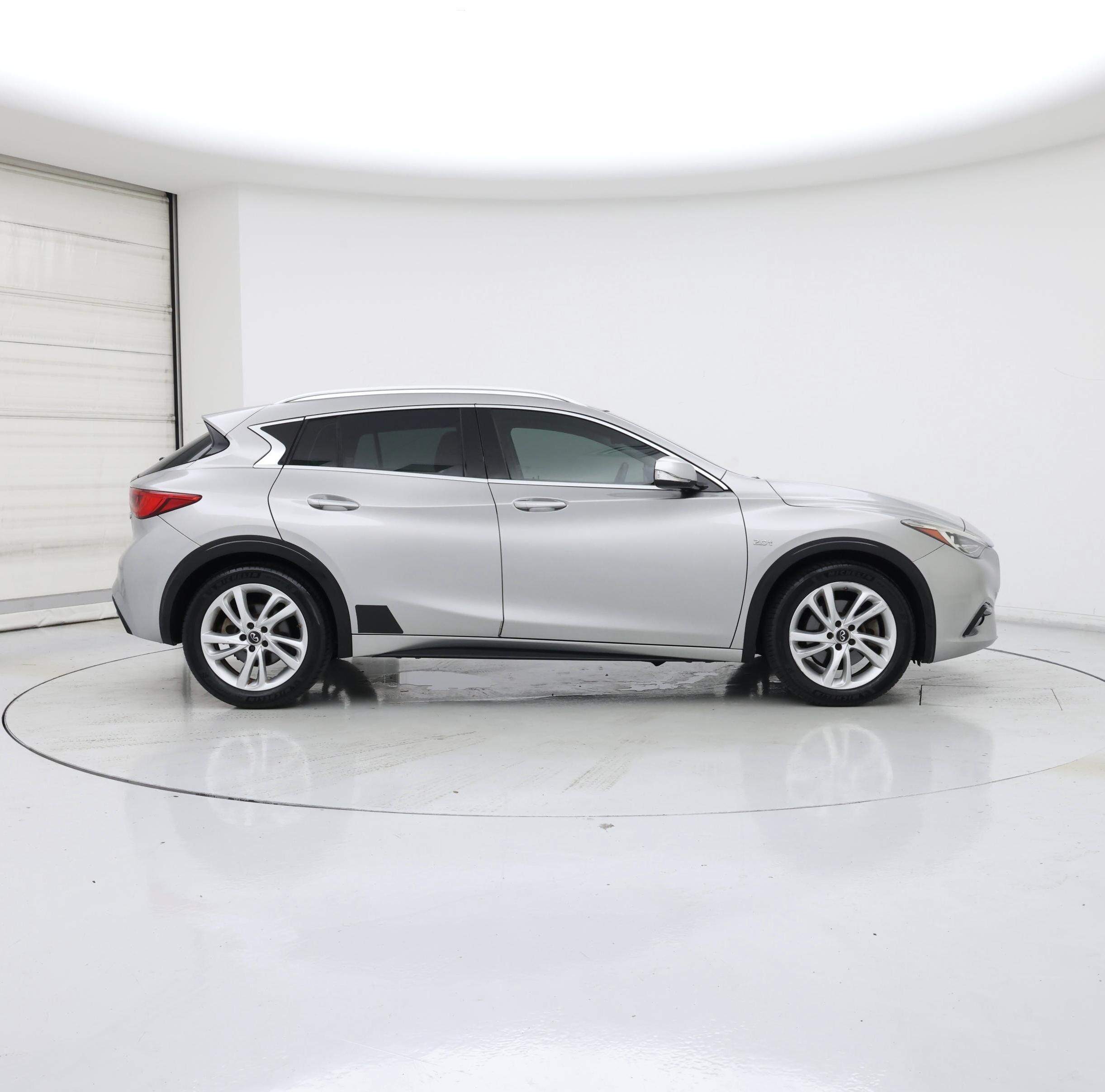 Thumbnail: 2017 INFINITI QX30 - 7