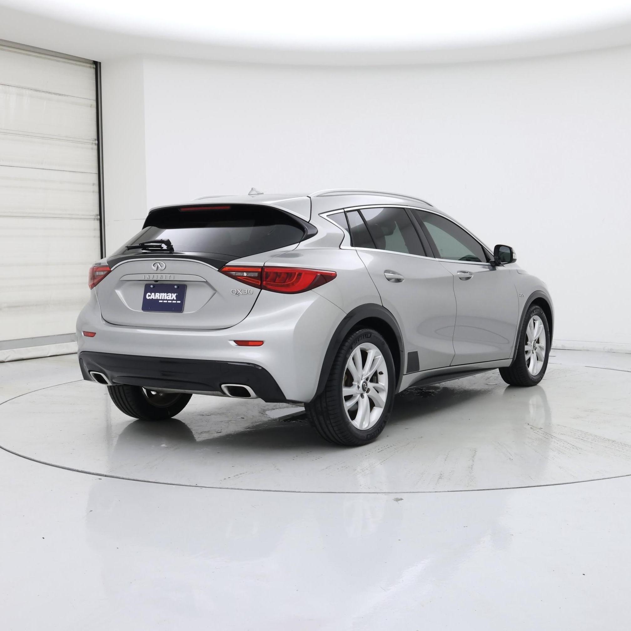Thumbnail: 2017 INFINITI QX30 - 8