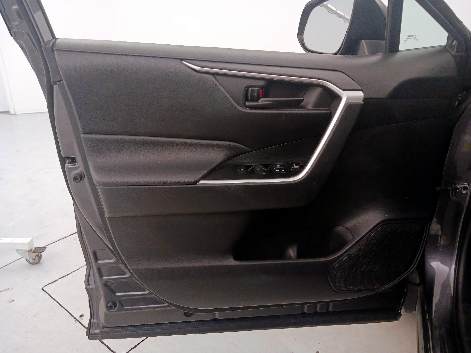 Thumbnail: 2021 Toyota RAV4 - 12