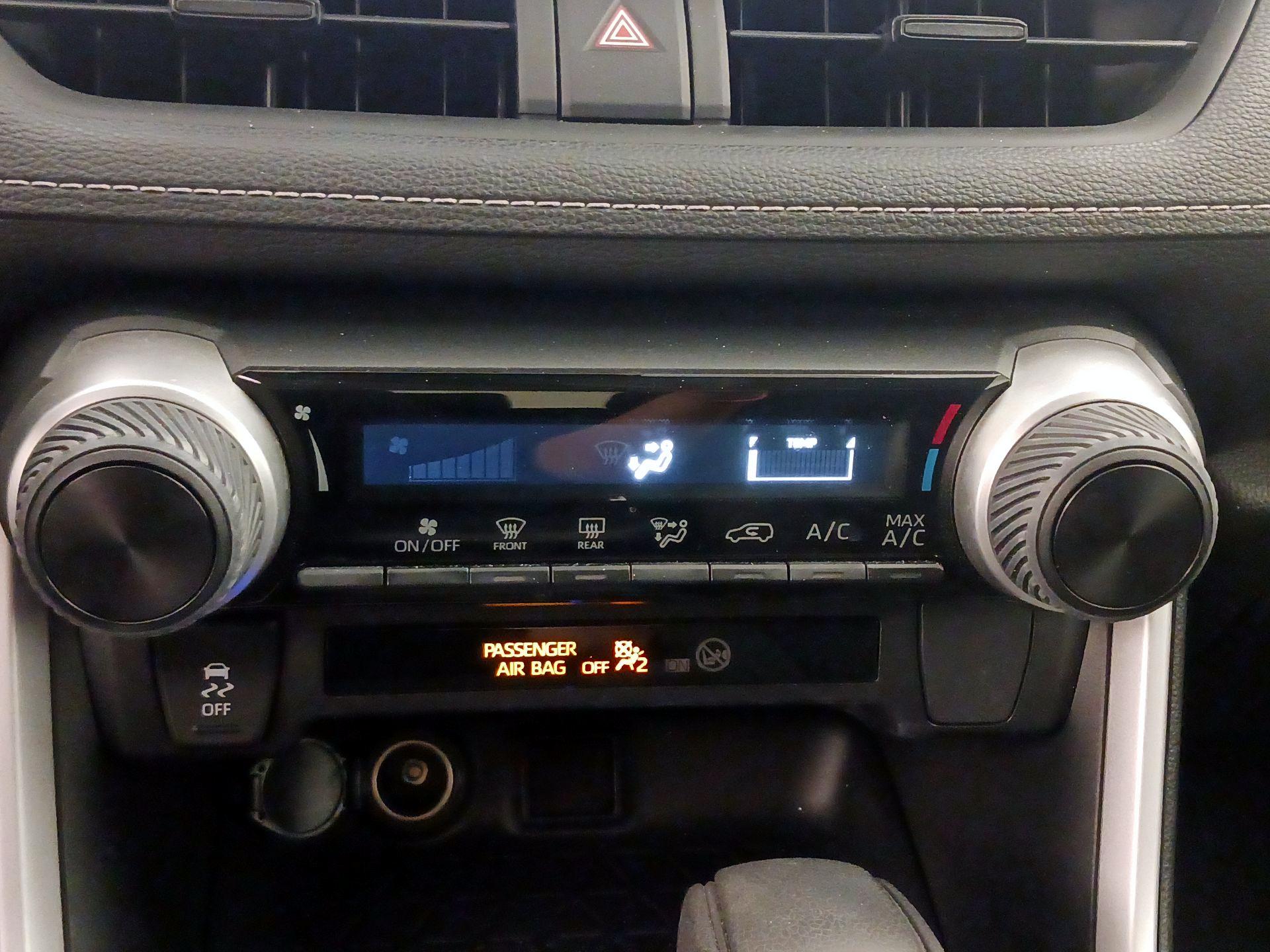 Thumbnail: 2021 Toyota RAV4 - 16