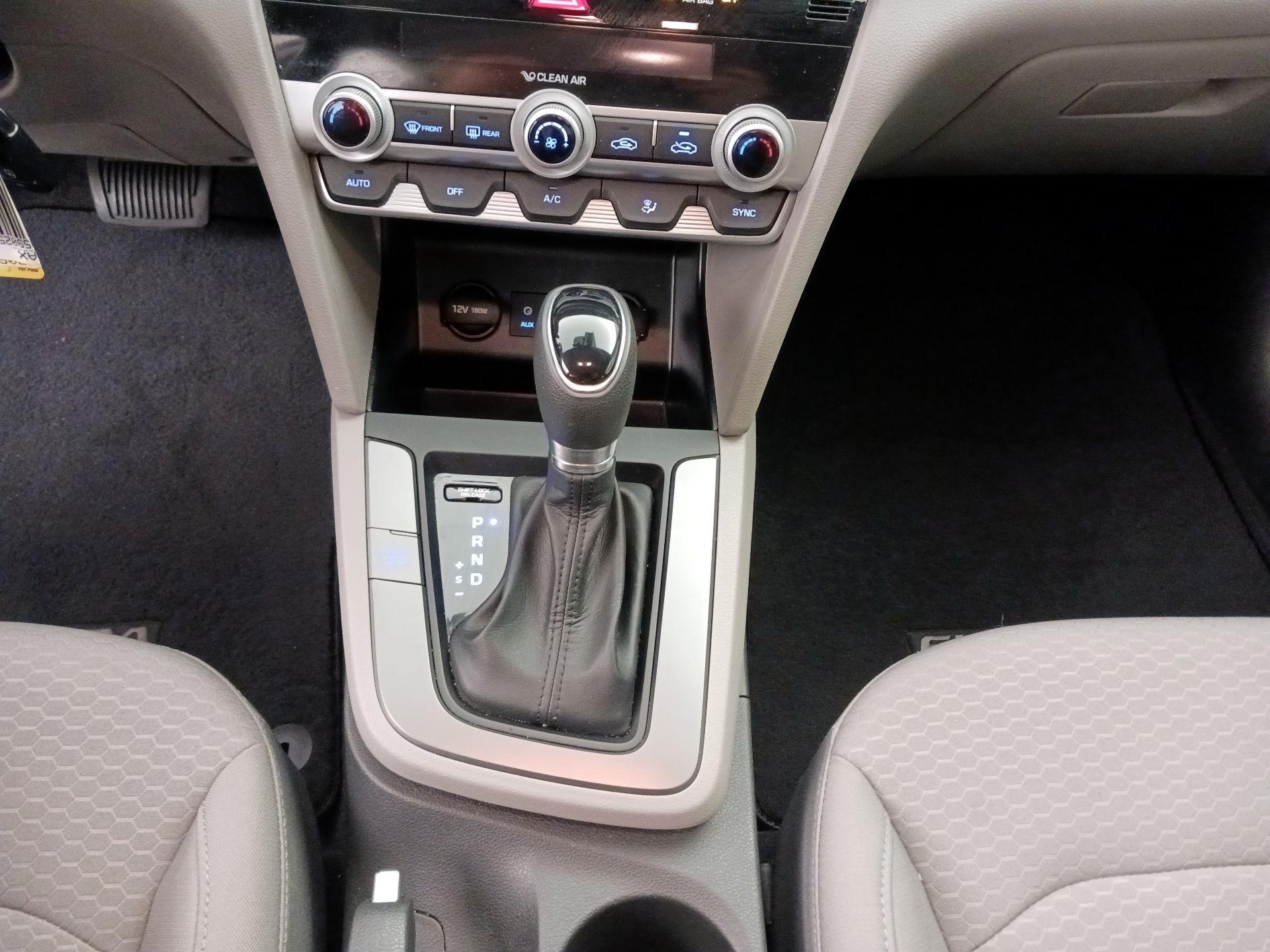 Thumbnail: 2020 Hyundai Elantra - 17