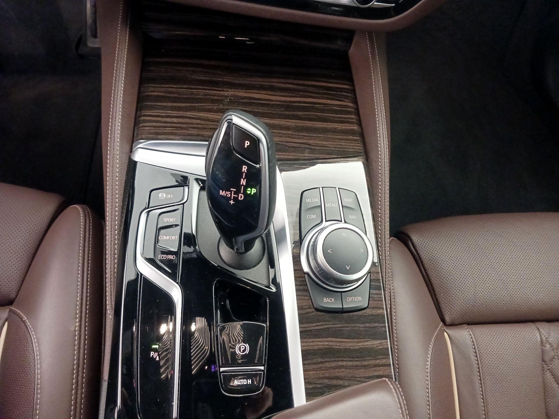 Thumbnail: 2022 BMW 5 Series - 18