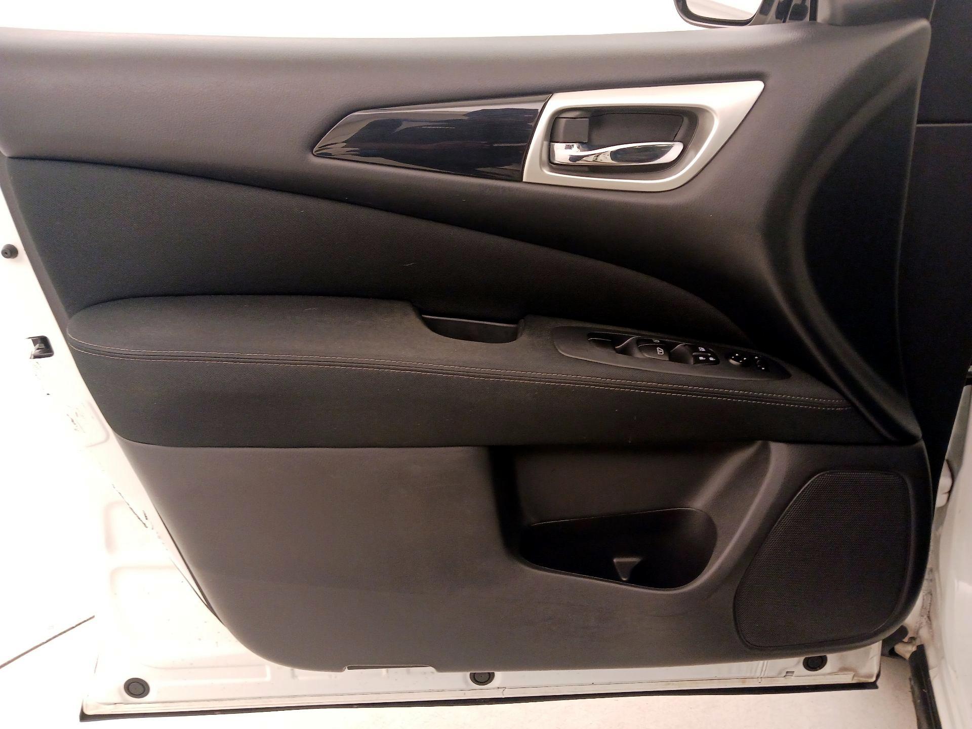 Thumbnail: 2017 Nissan Pathfinder - 12