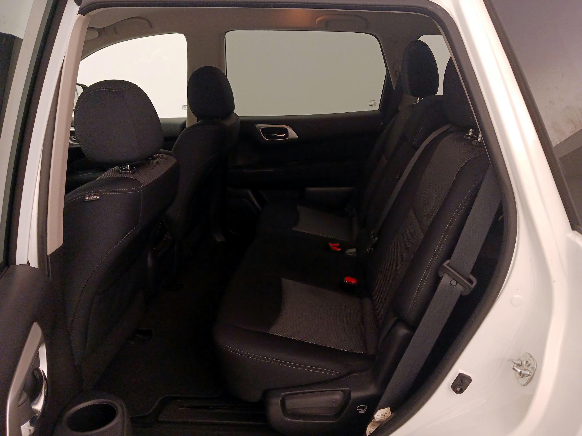 Thumbnail: 2017 Nissan Pathfinder - 19