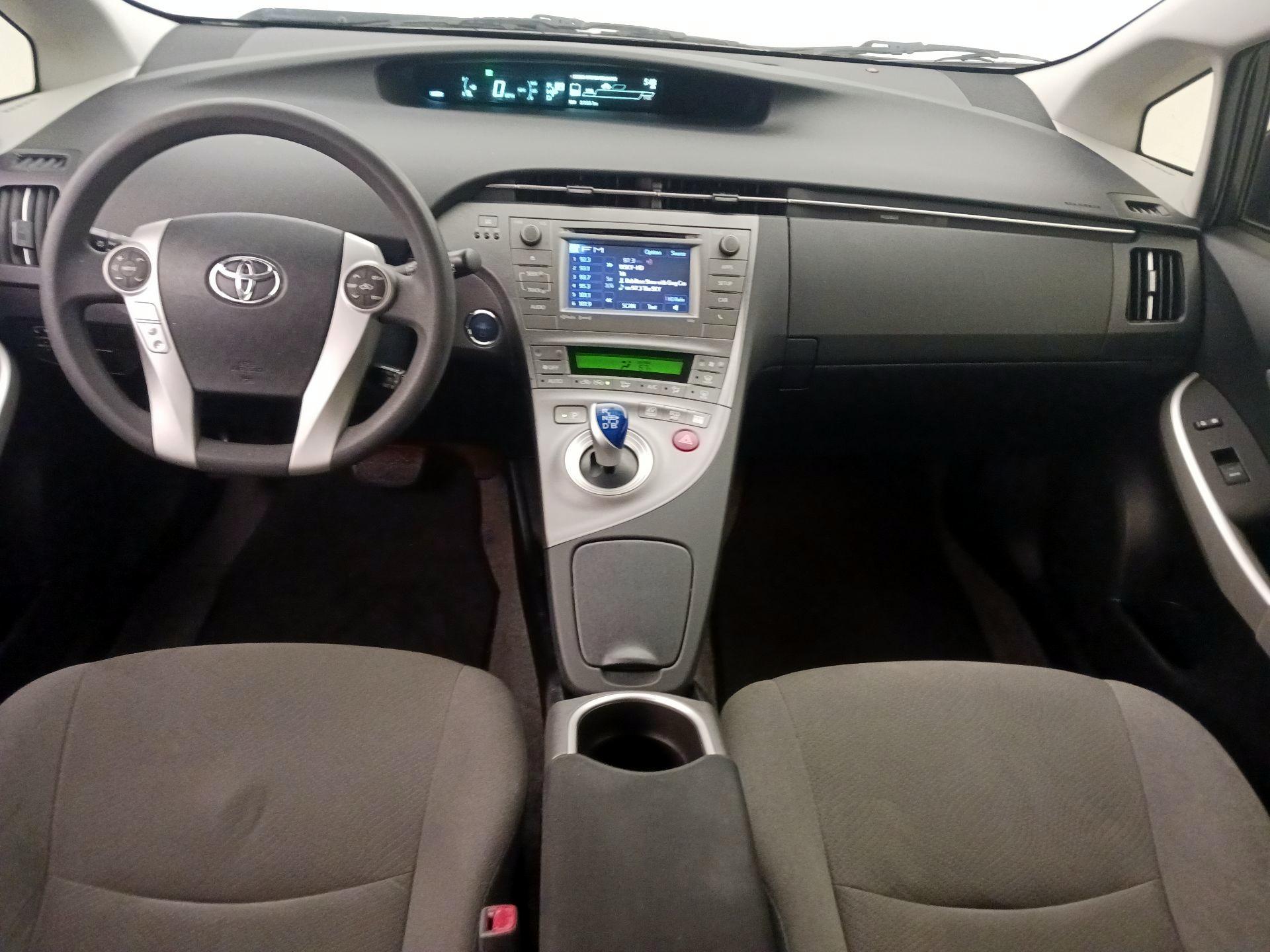 Thumbnail: 2015 Toyota Prius - 9