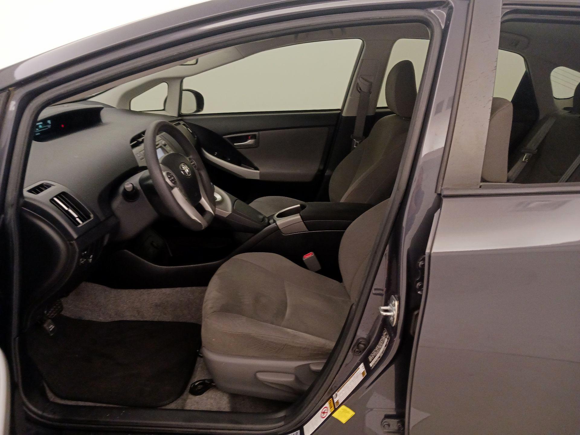 Thumbnail: 2015 Toyota Prius - 11