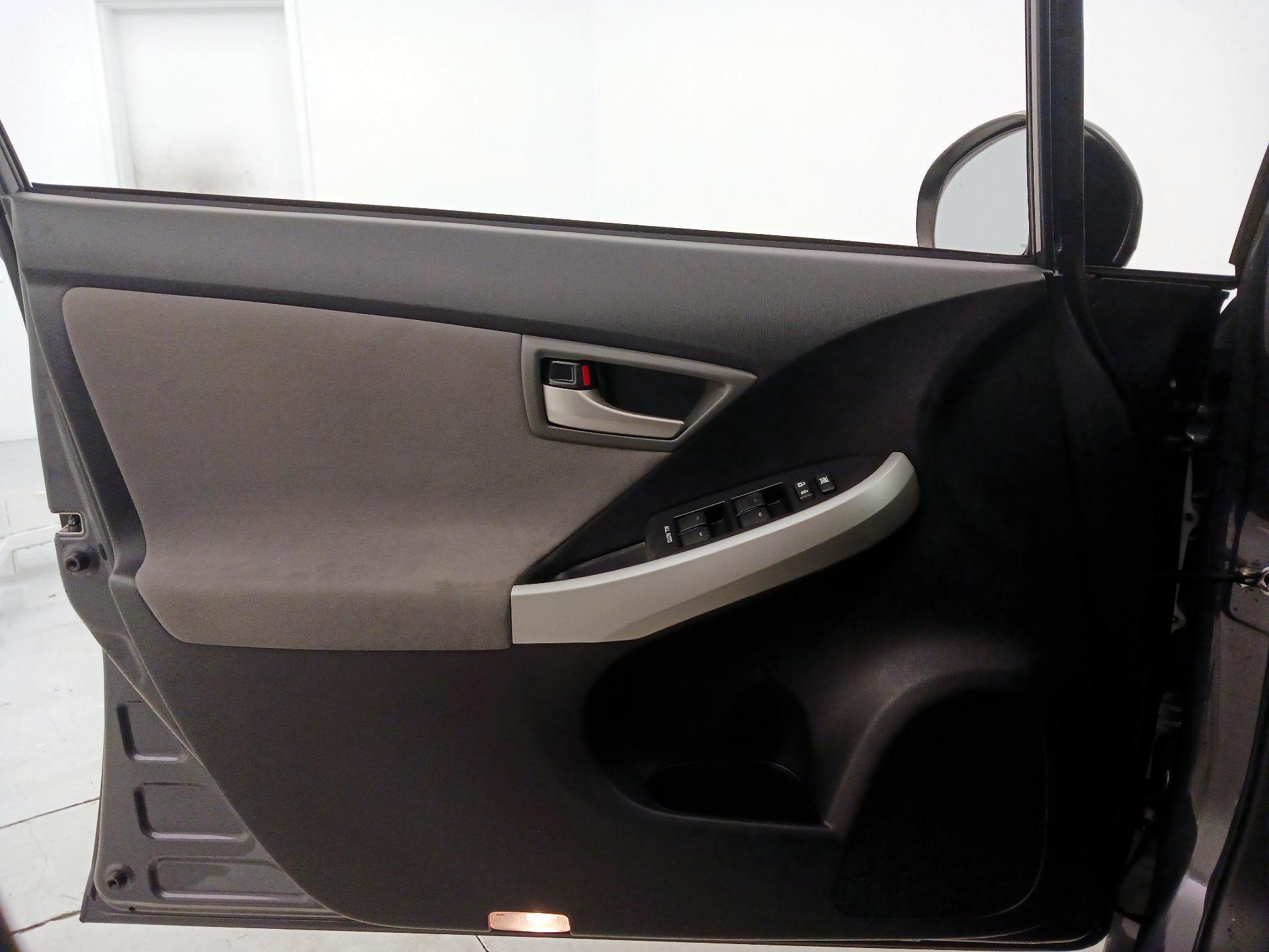 Thumbnail: 2015 Toyota Prius - 12