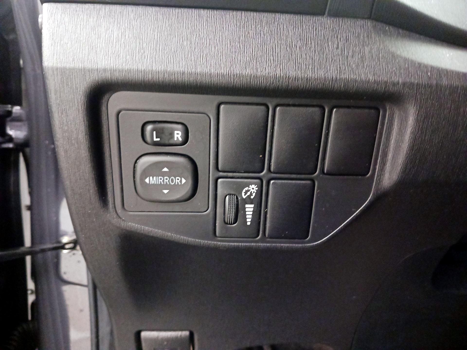 Thumbnail: 2015 Toyota Prius - 13