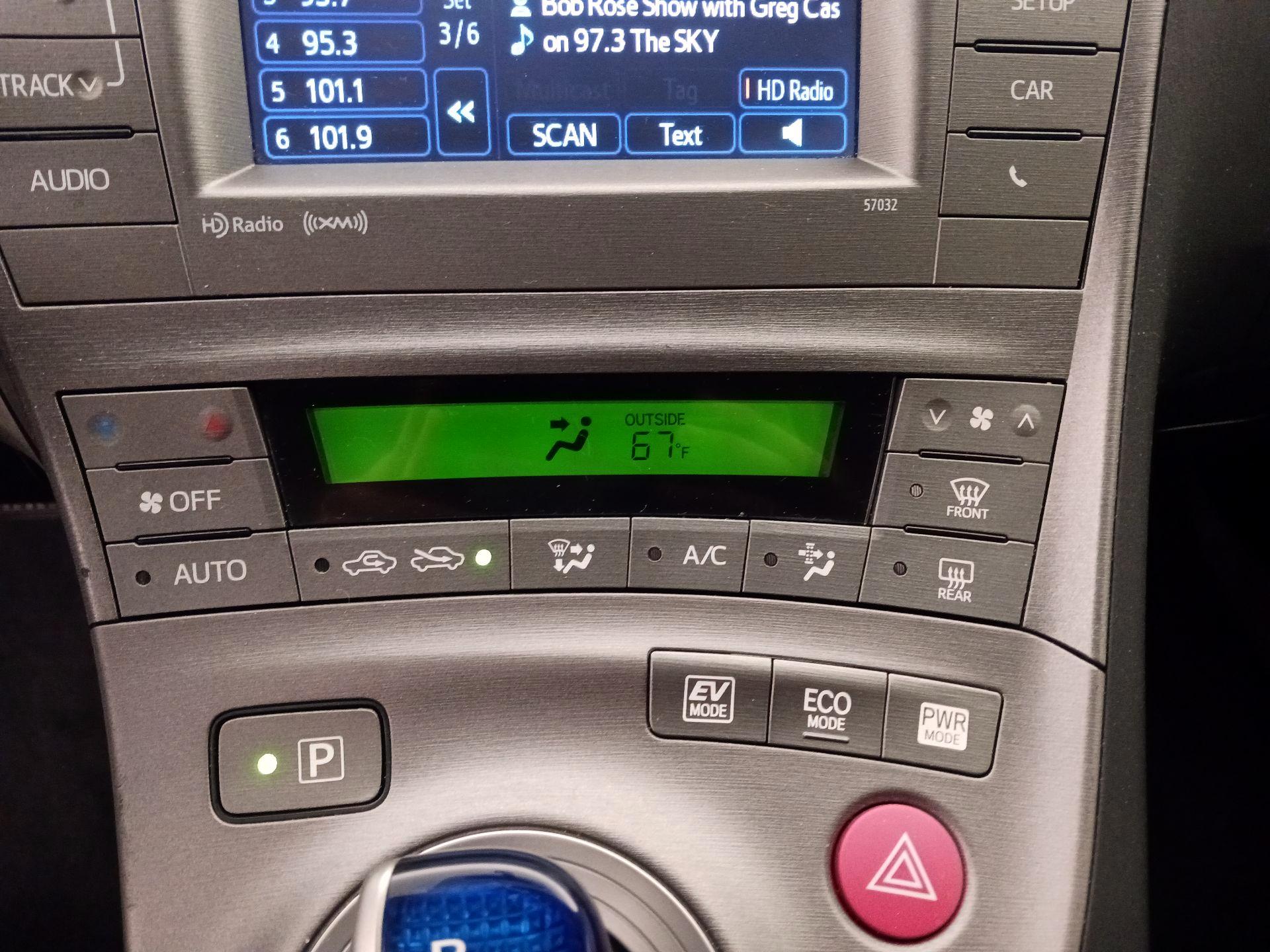 Thumbnail: 2015 Toyota Prius - 16