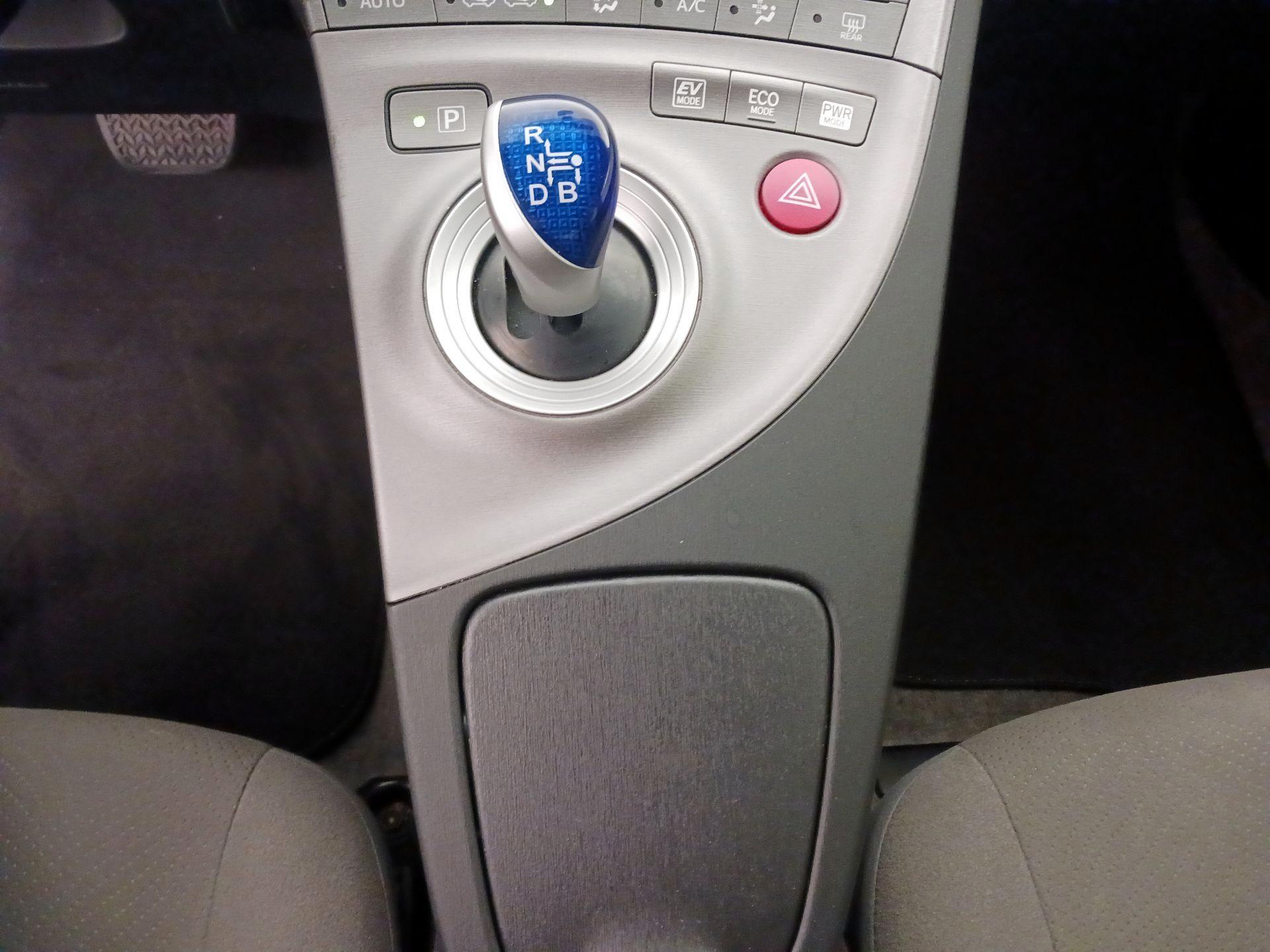 Thumbnail: 2015 Toyota Prius - 17